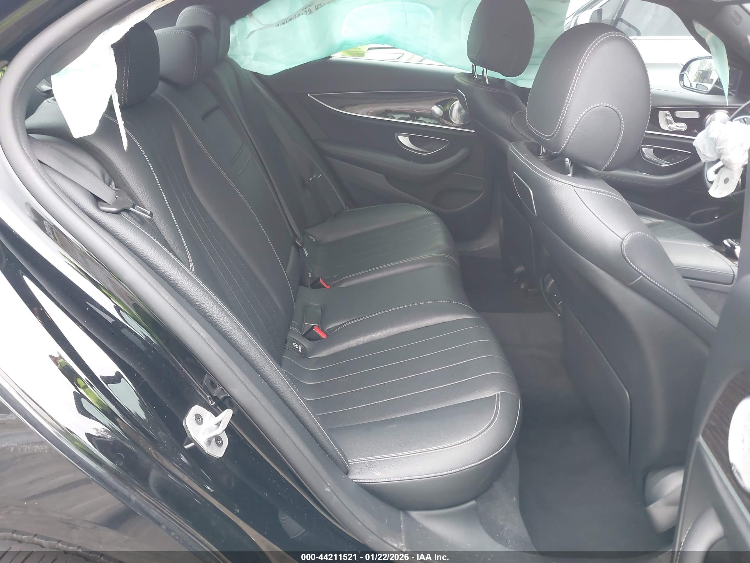 MERCEDES-BENZ E image 8