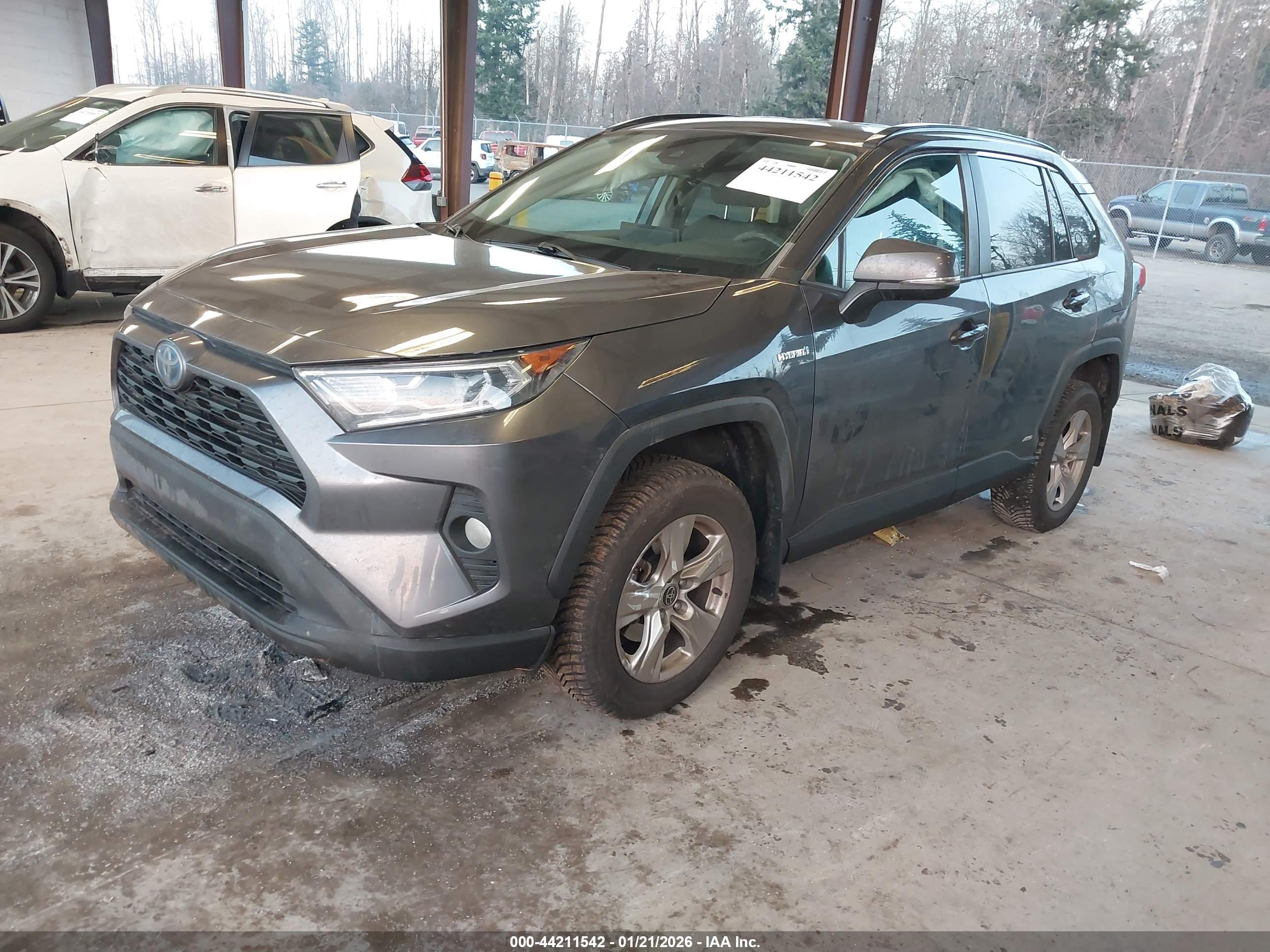 TOYOTA RAV4 image 2