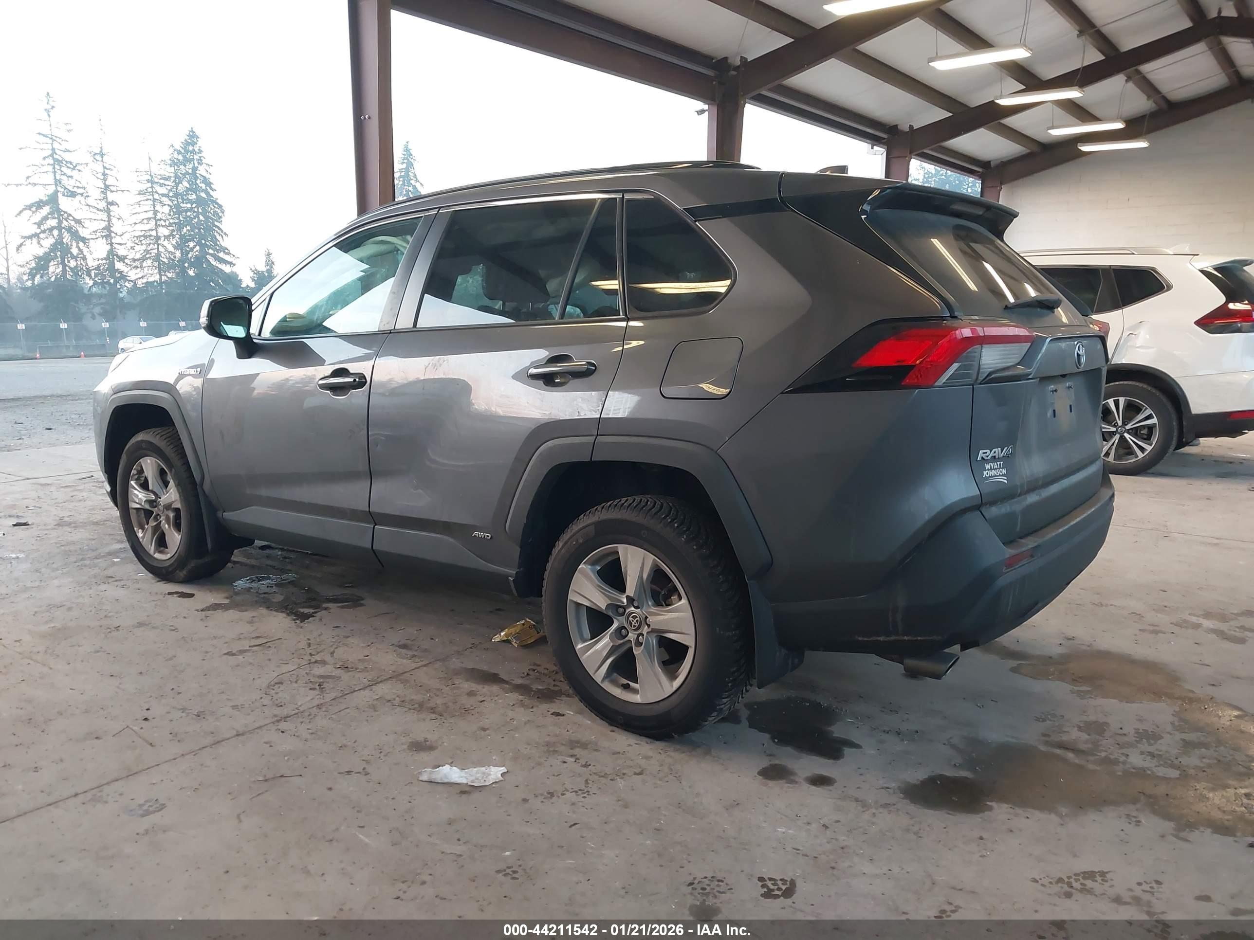 TOYOTA RAV4 image 3