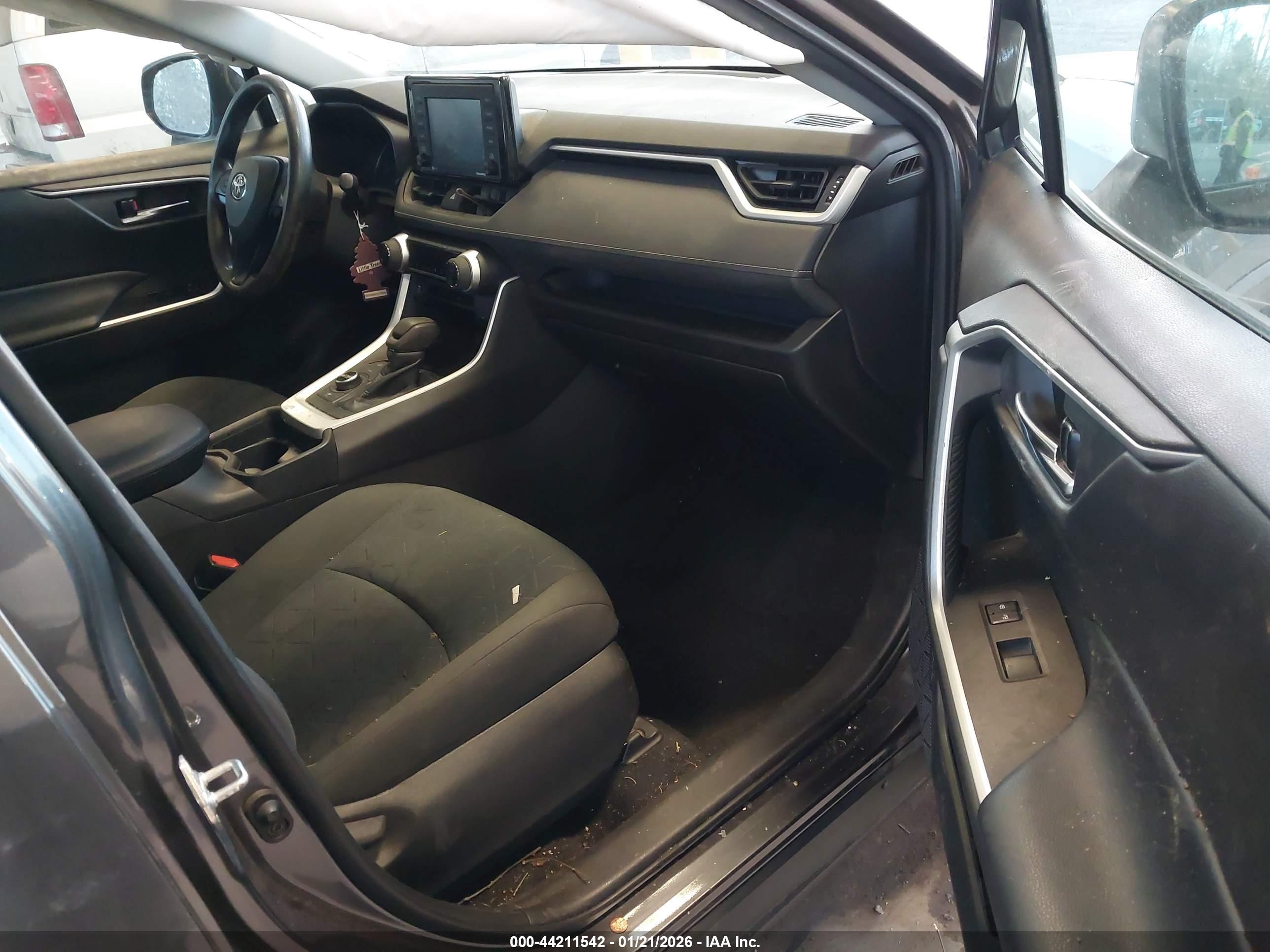 TOYOTA RAV4 image 5