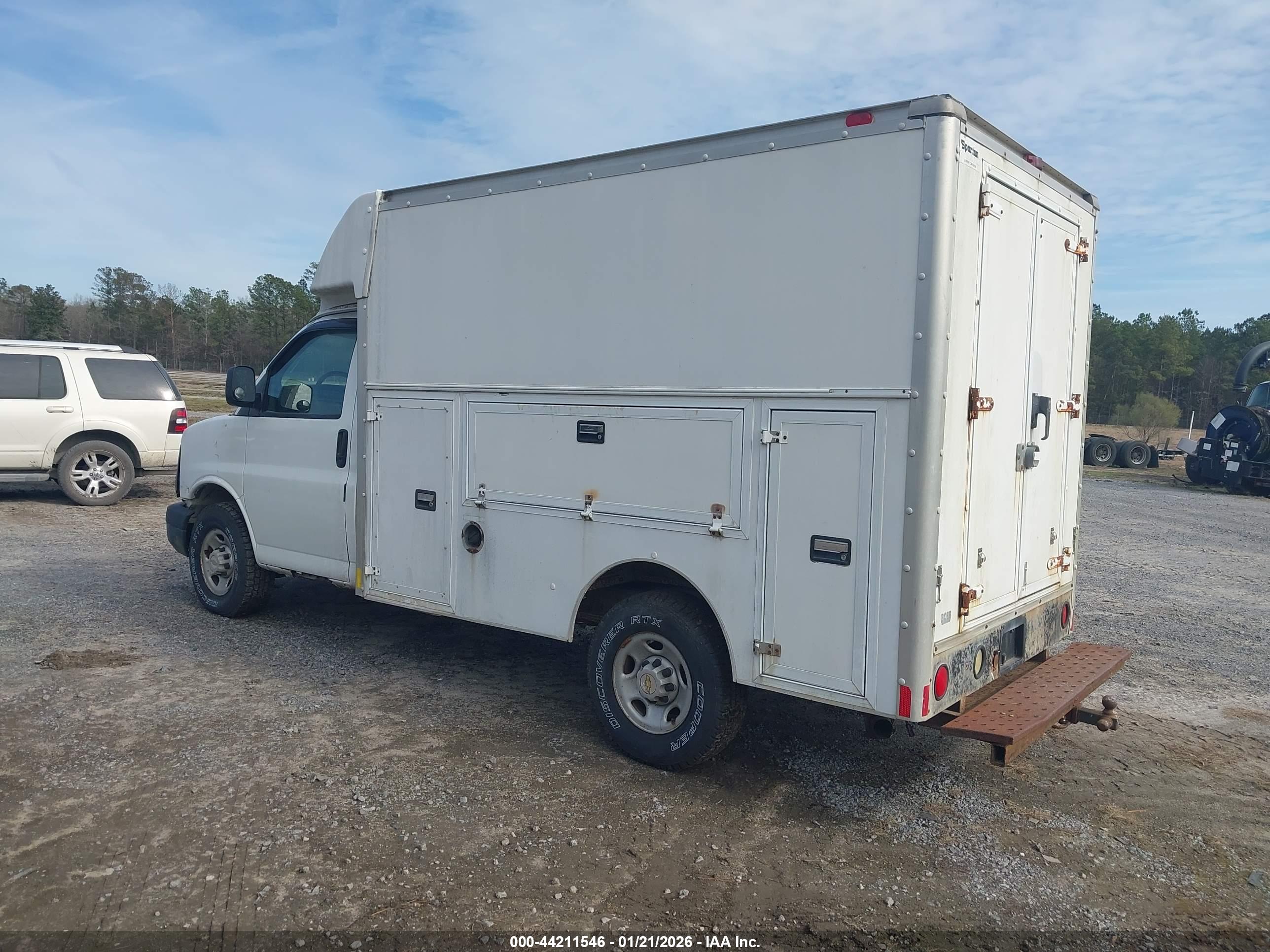 CHEVROLET EXPRESS image 3
