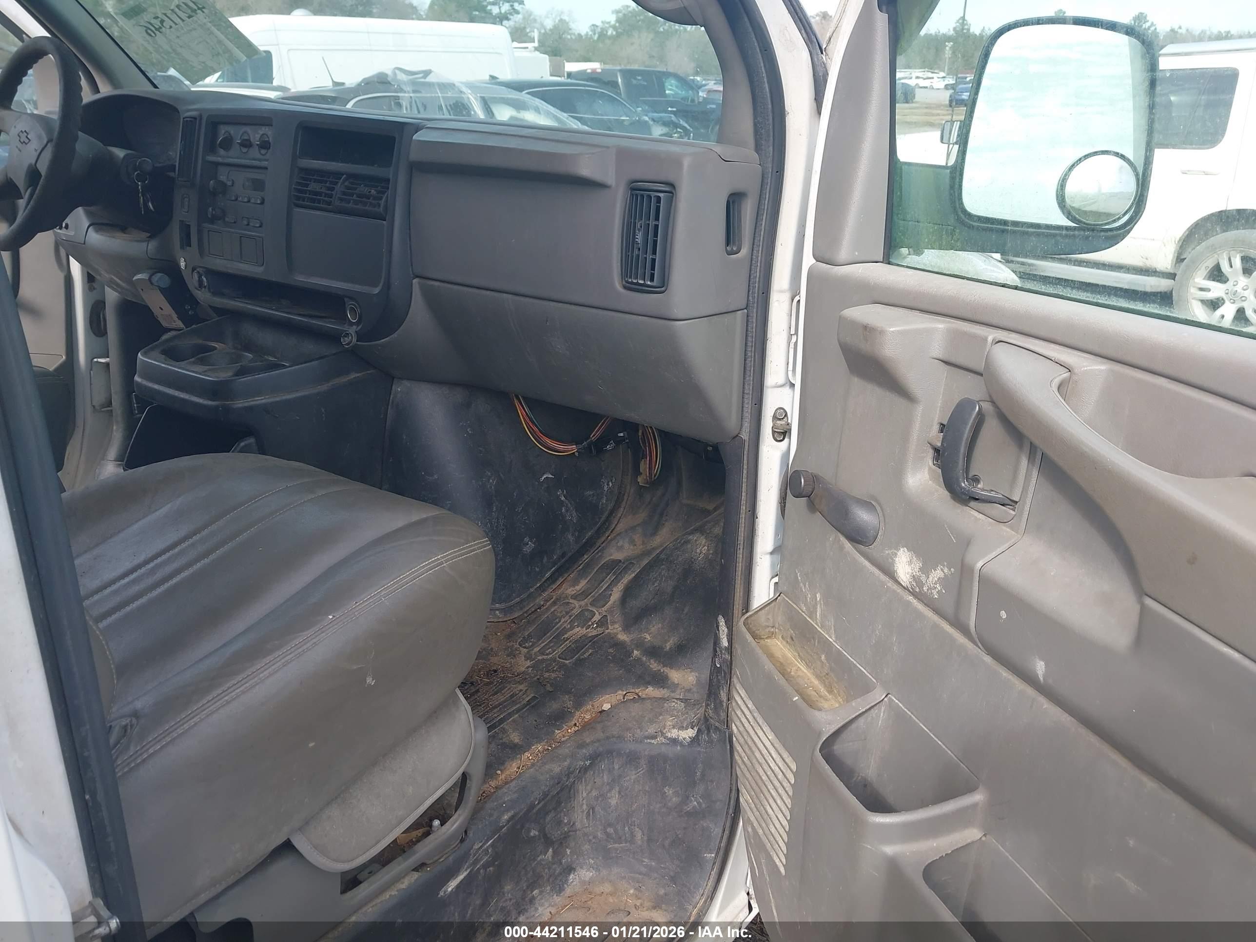 CHEVROLET EXPRESS image 8