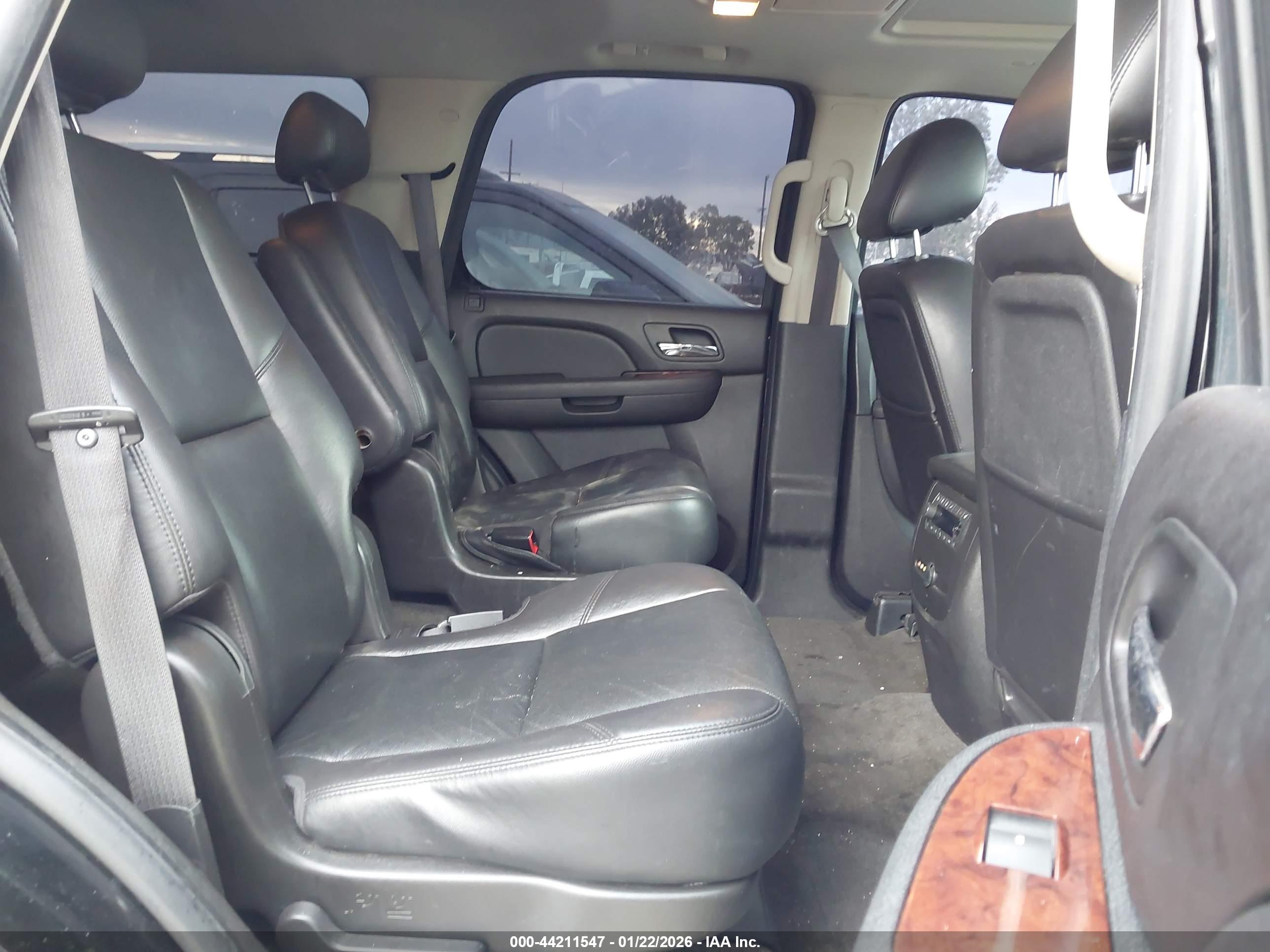 CHEVROLET TAHOE image 8