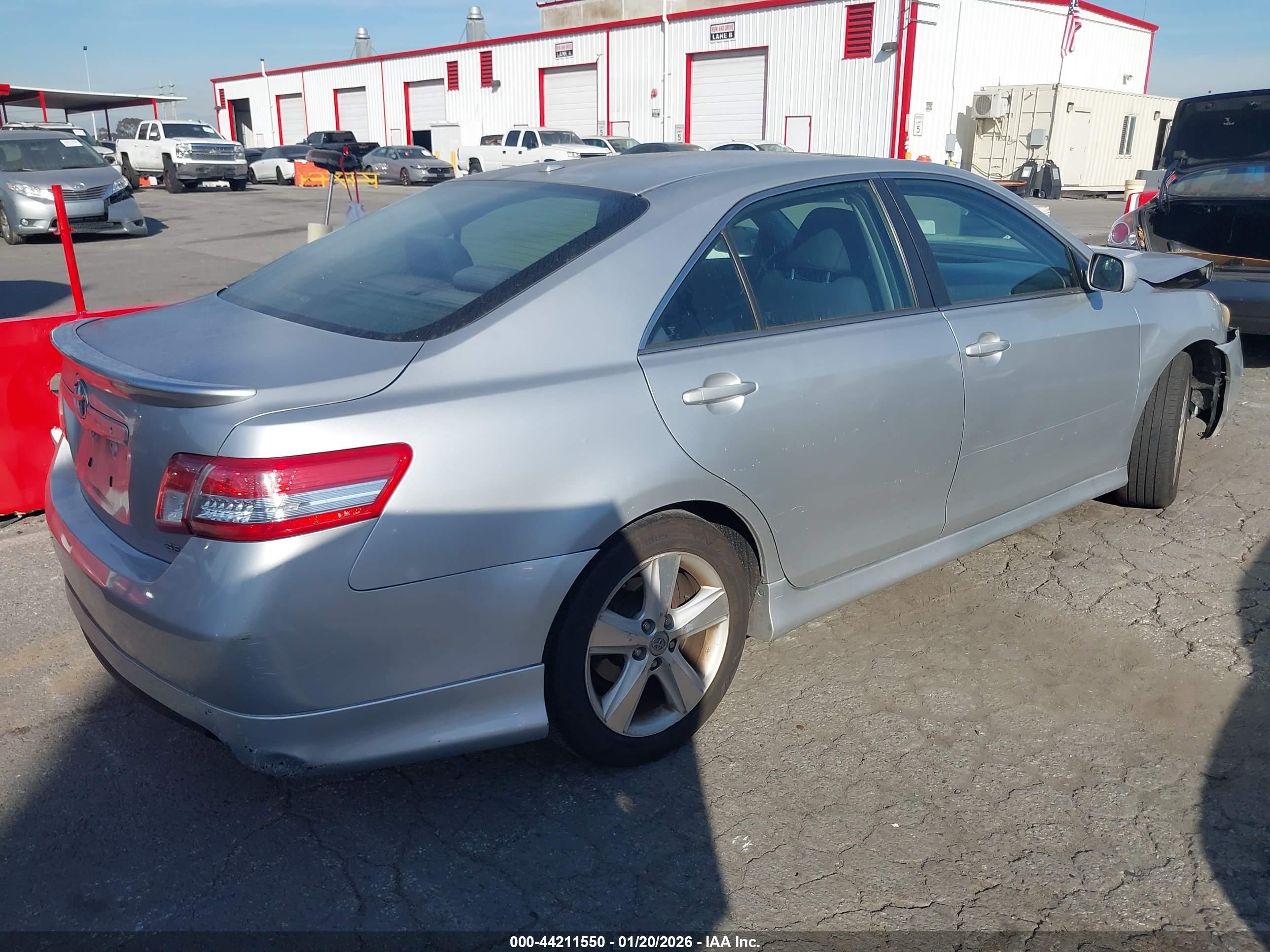 TOYOTA CAMRY image 4