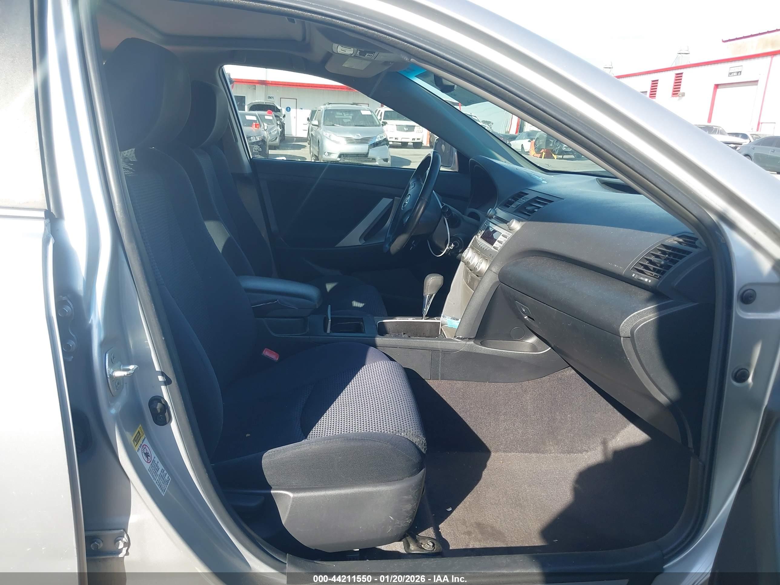TOYOTA CAMRY image 5
