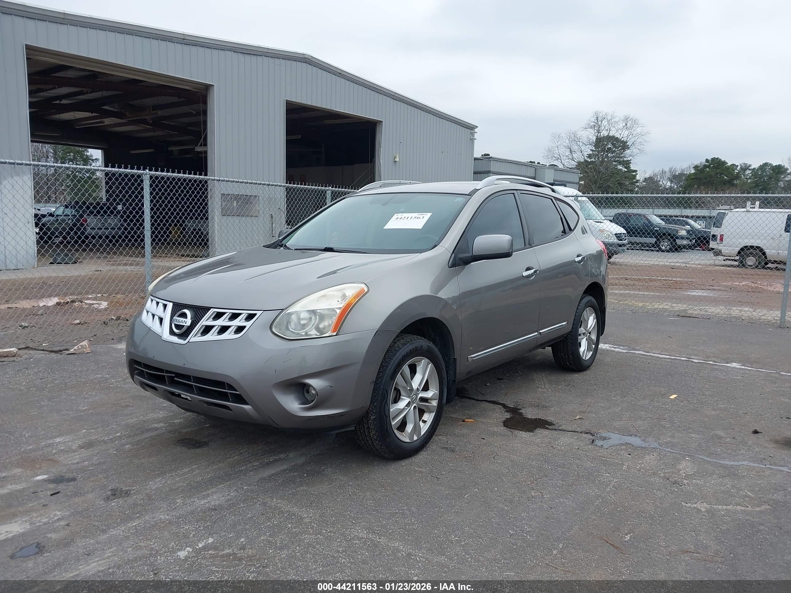 NISSAN ROGUE image 2