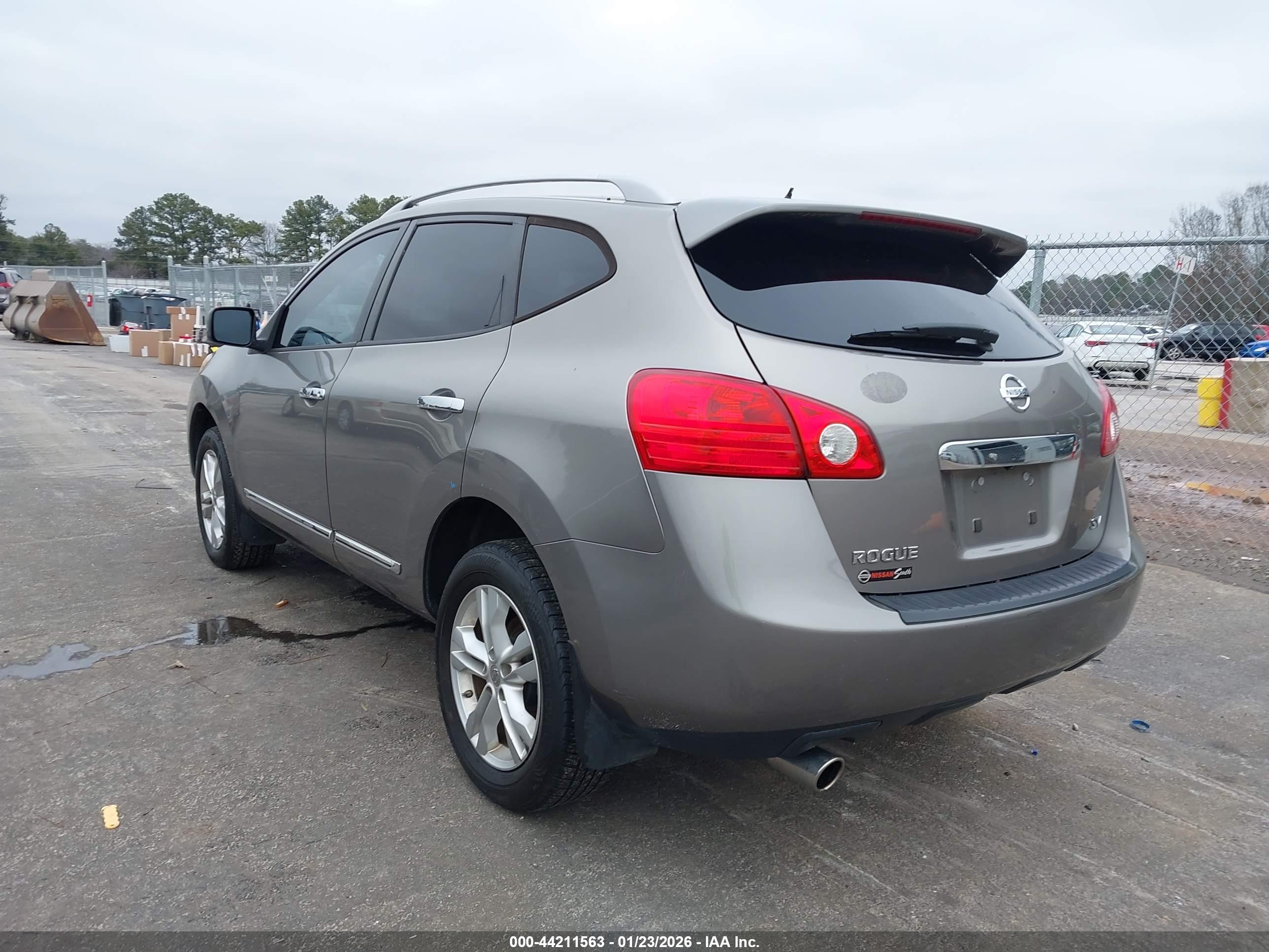 NISSAN ROGUE image 3