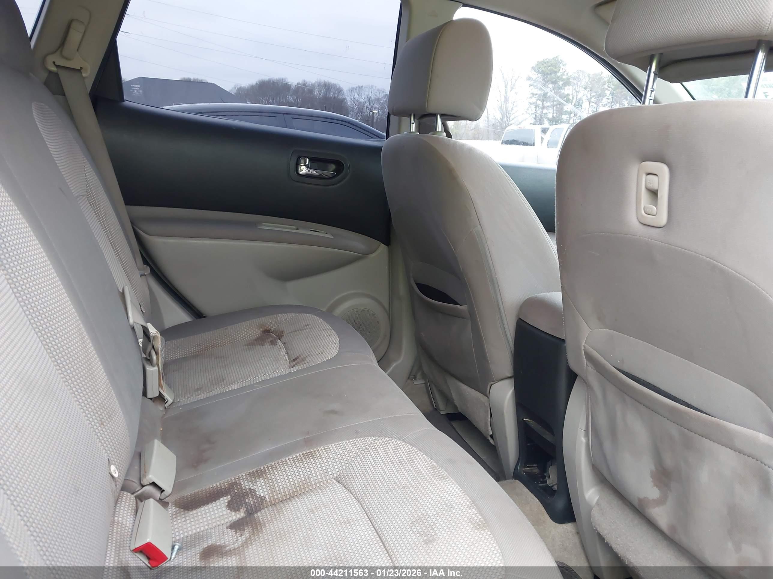 NISSAN ROGUE image 8