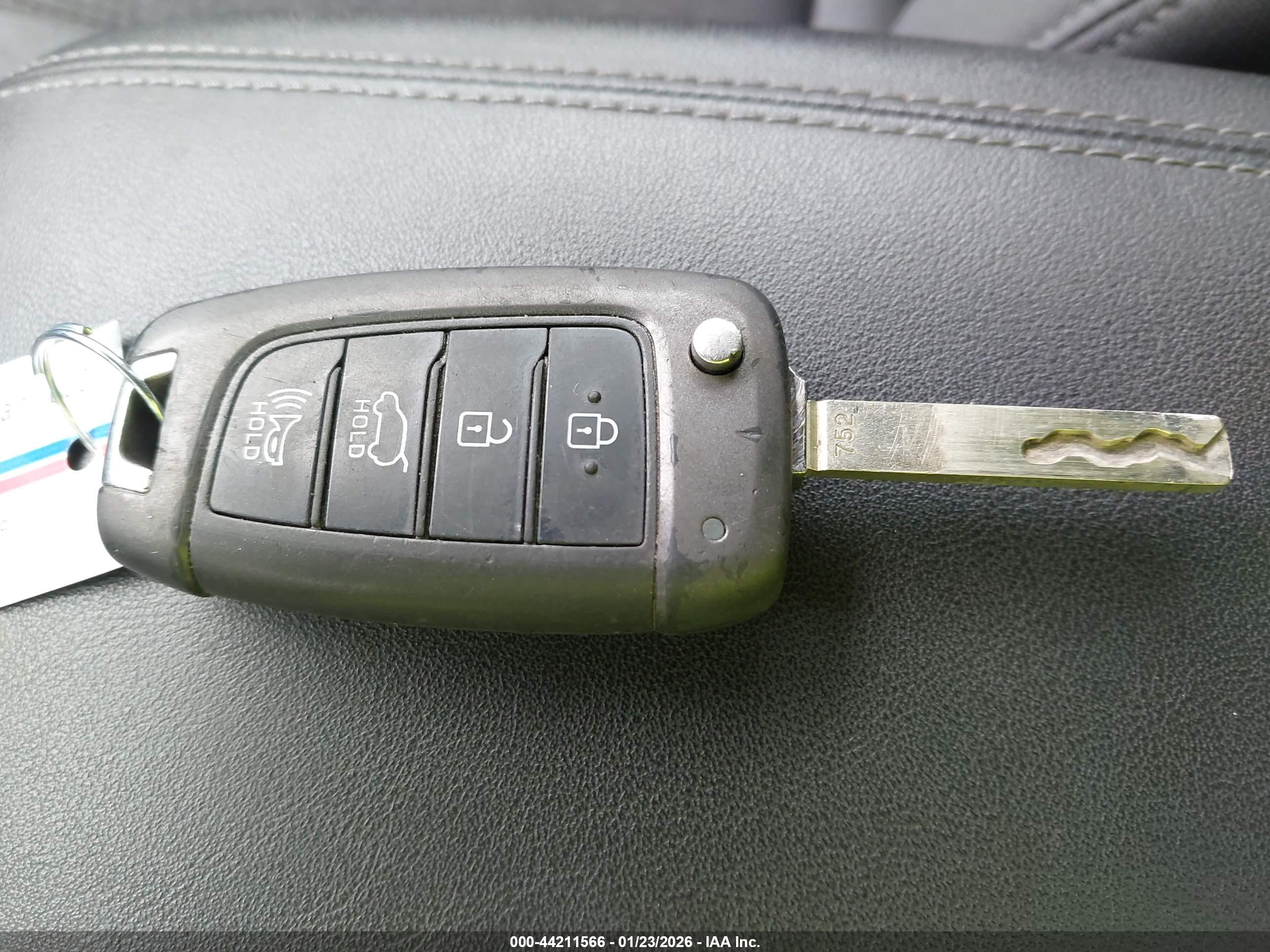 HYUNDAI SANTA image 11