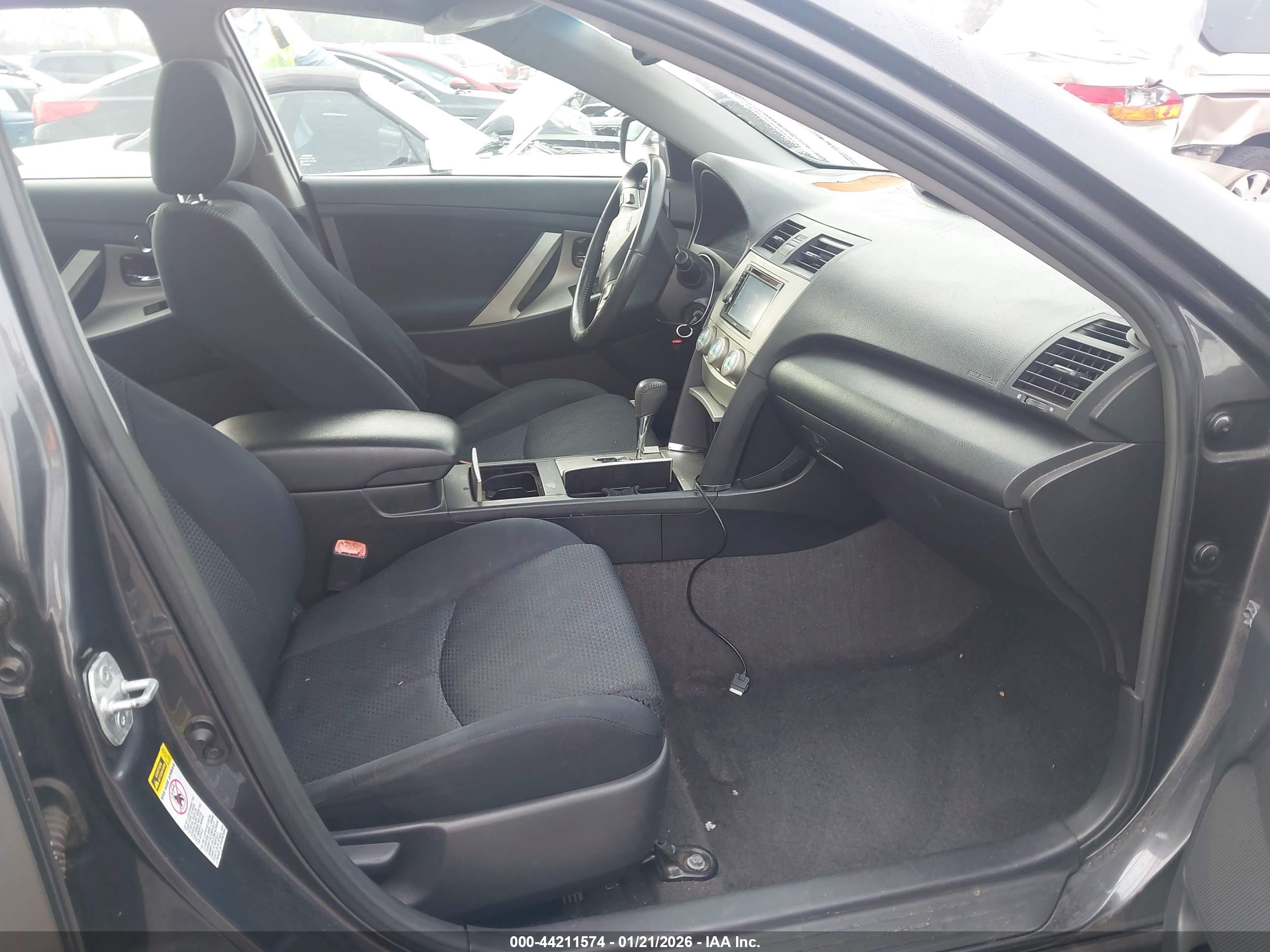 TOYOTA CAMRY image 5