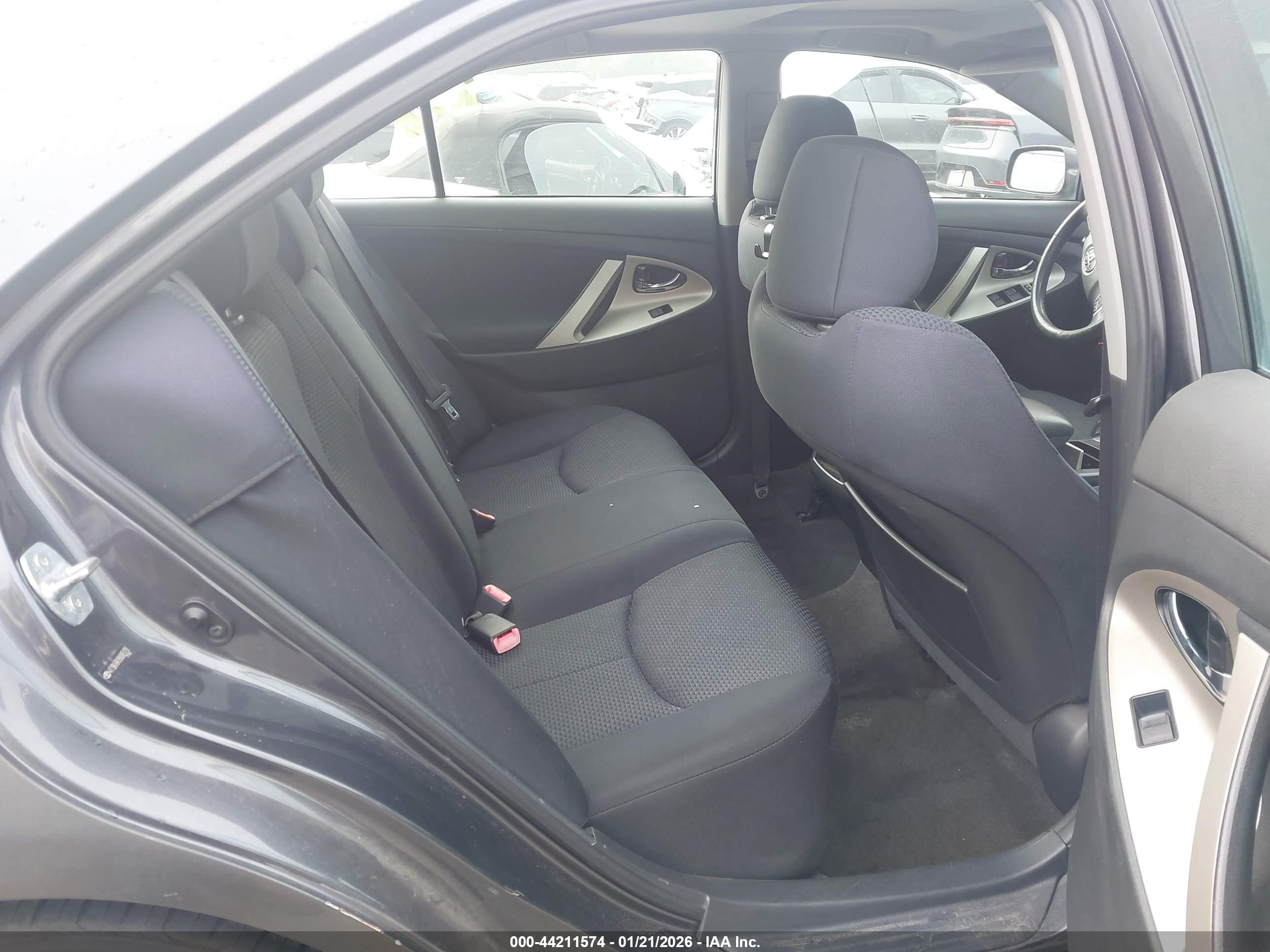 TOYOTA CAMRY image 8