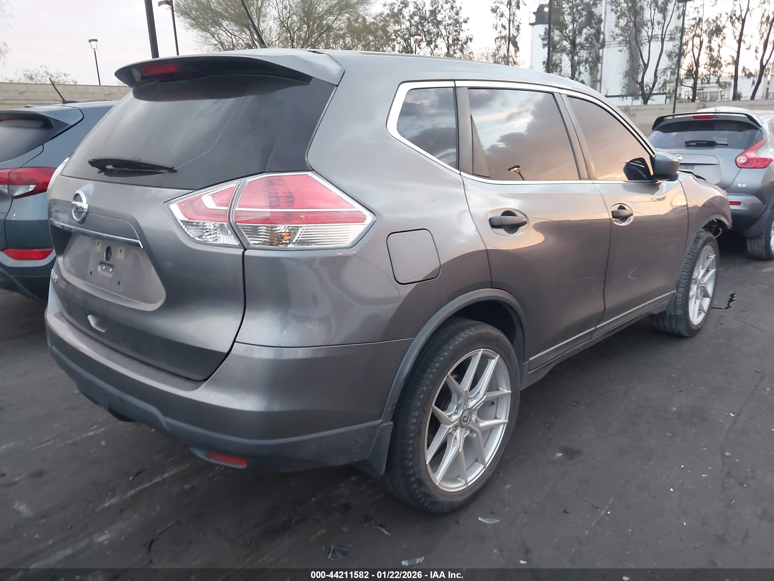 NISSAN ROGUE image 4