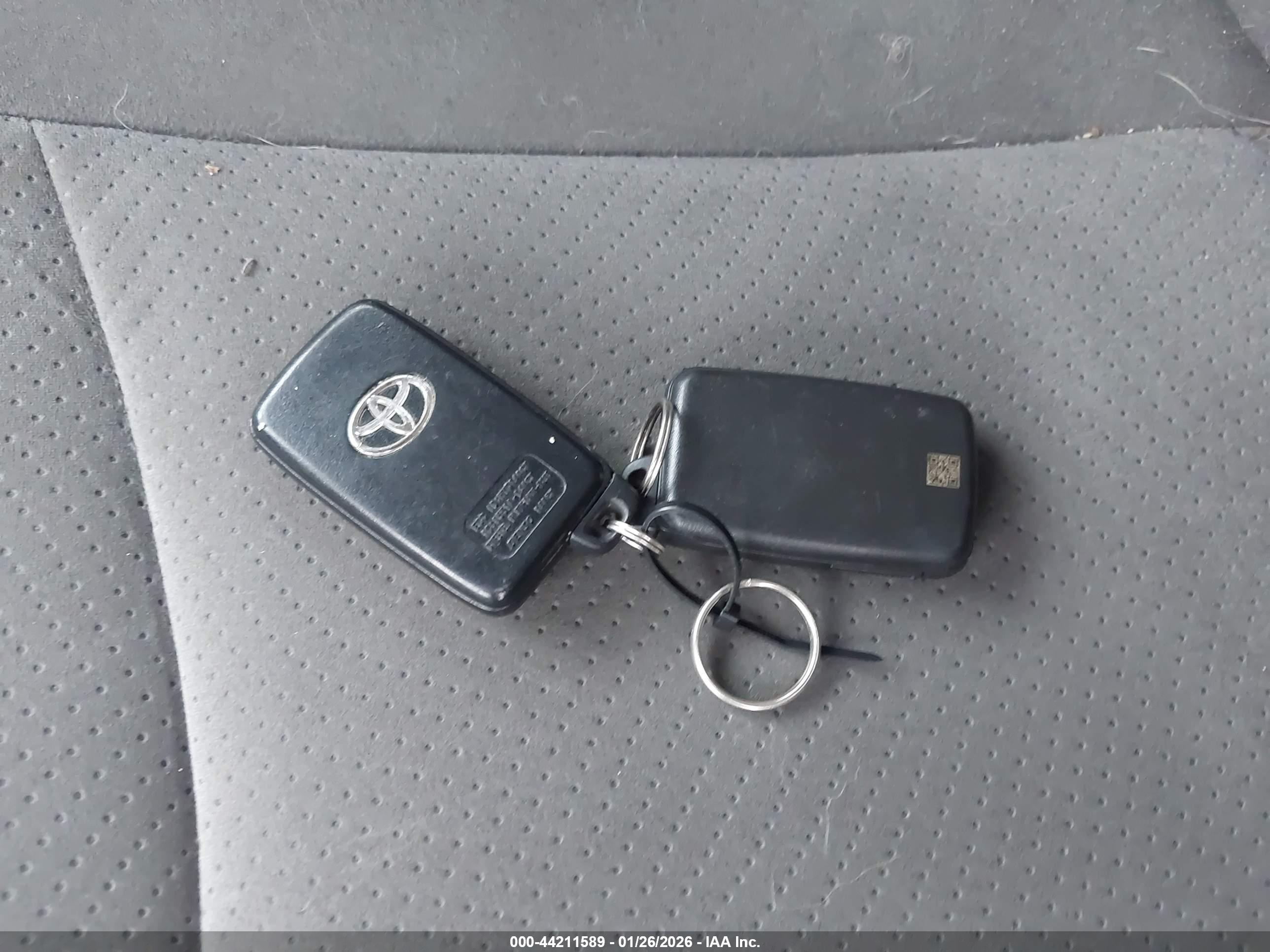 TOYOTA PRIUS image 11