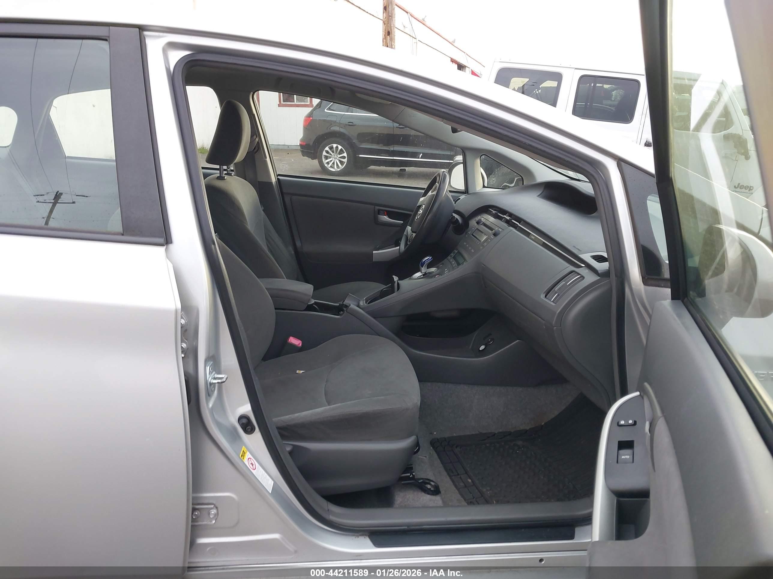 TOYOTA PRIUS image 5