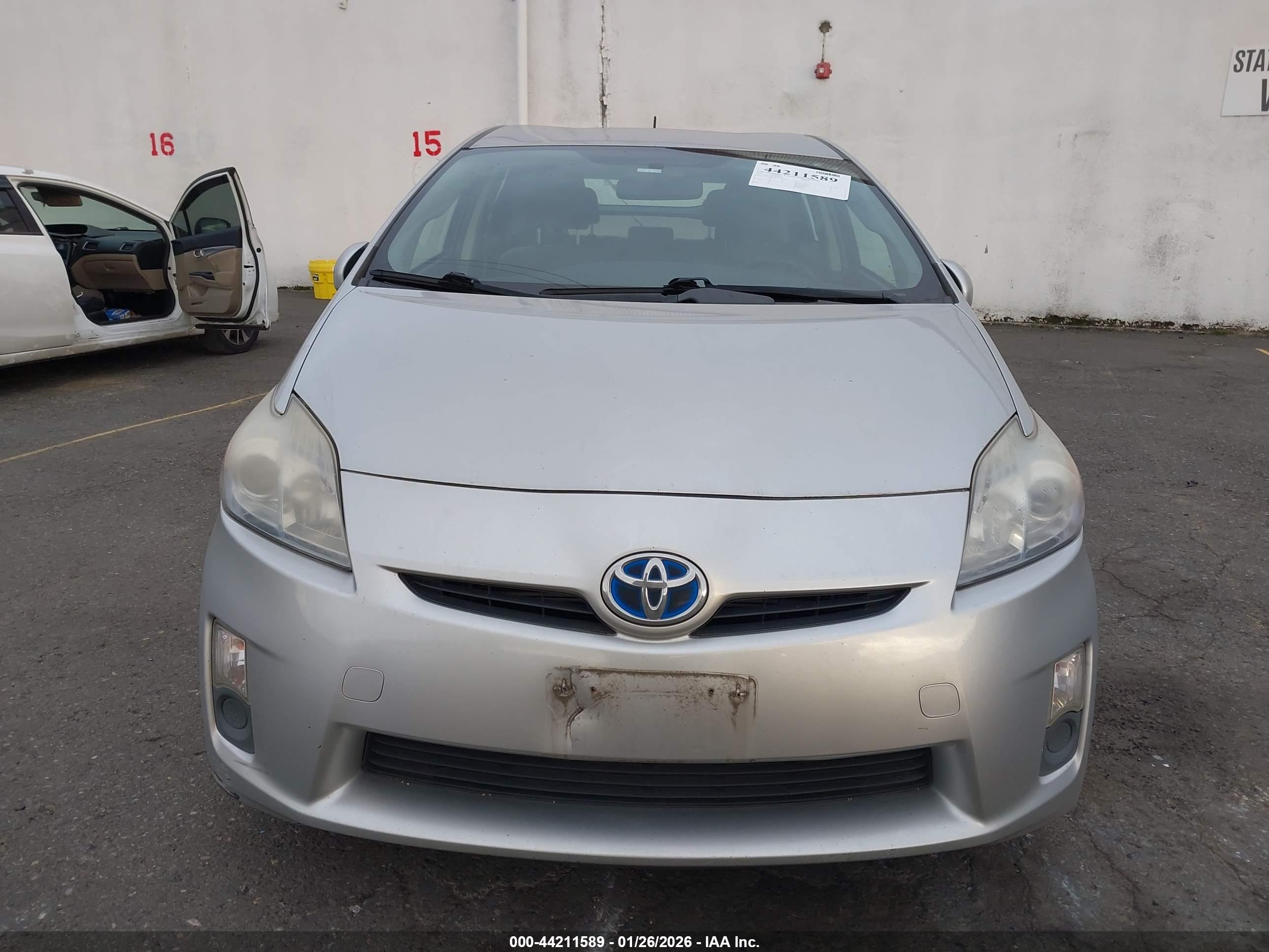 TOYOTA PRIUS image 6