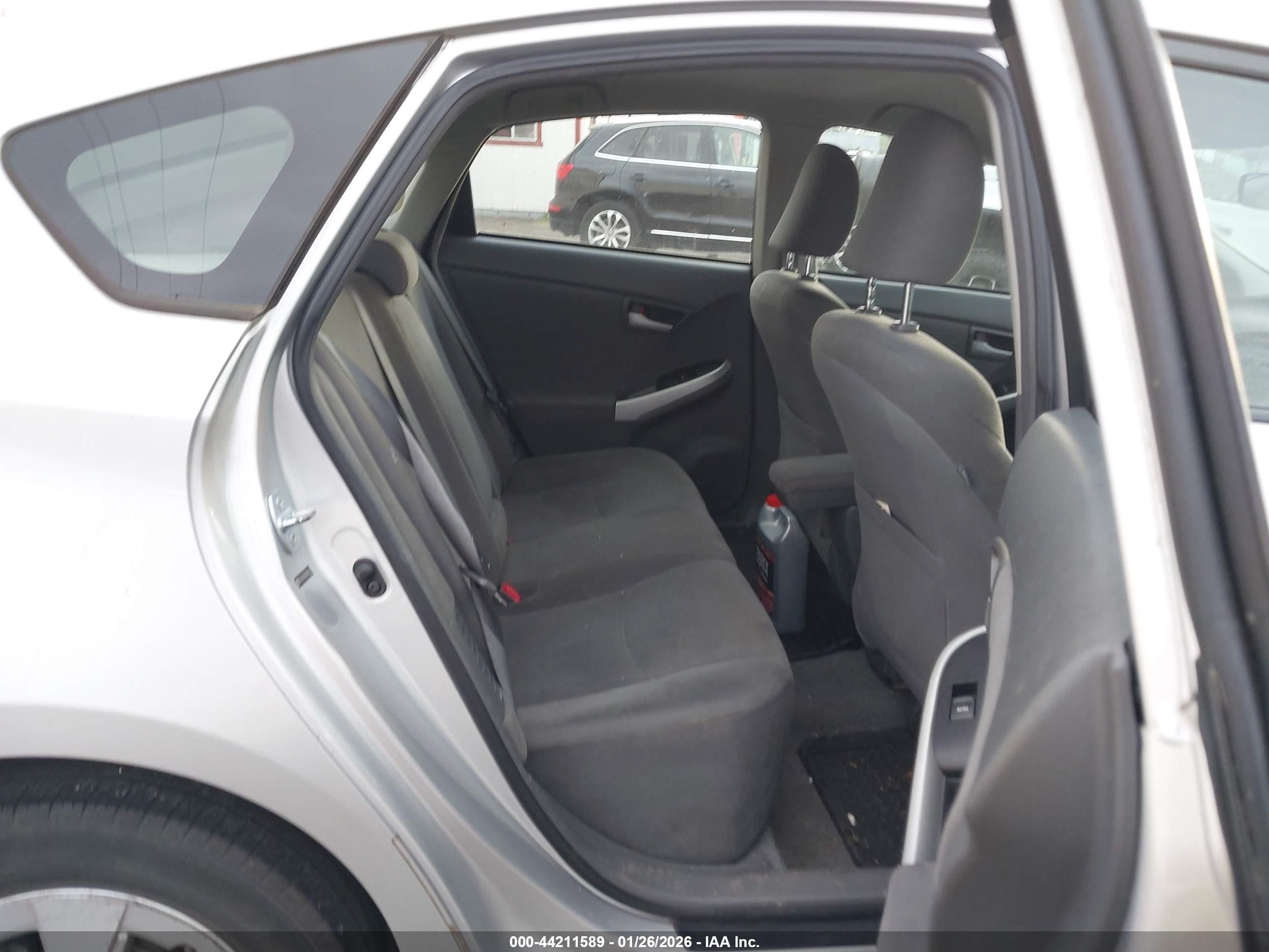 TOYOTA PRIUS image 8