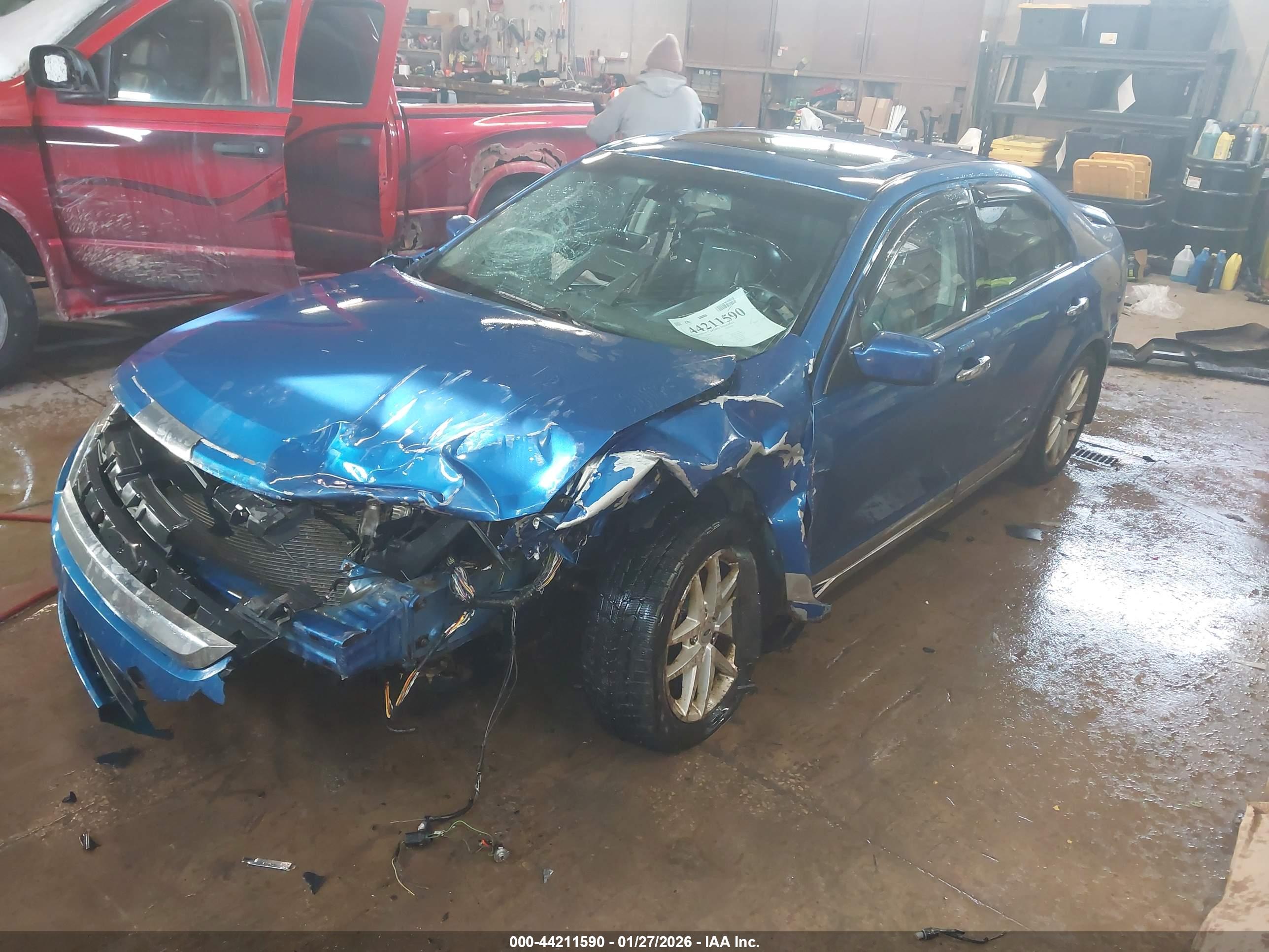 FORD FUSION image 2