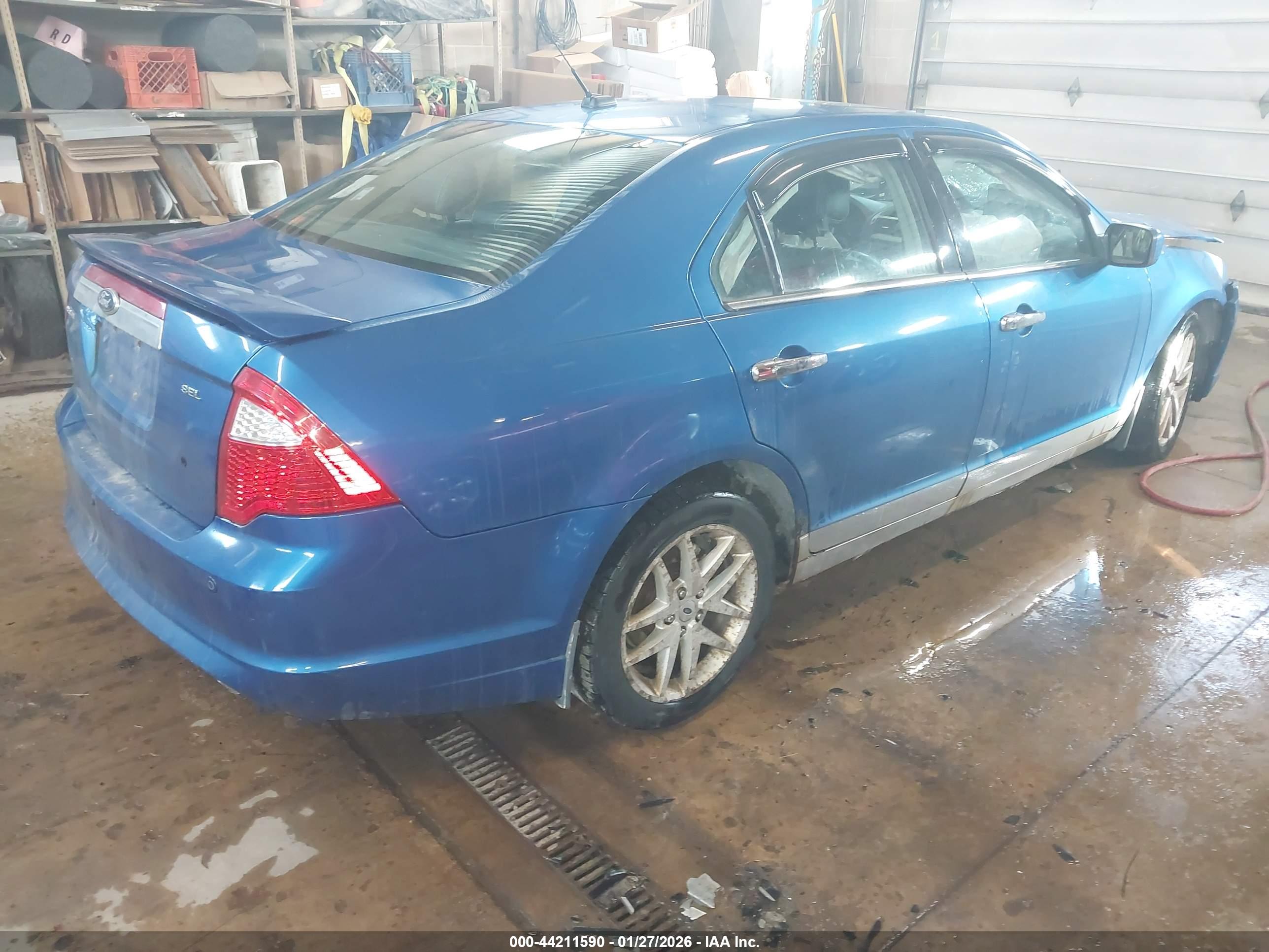 FORD FUSION image 4