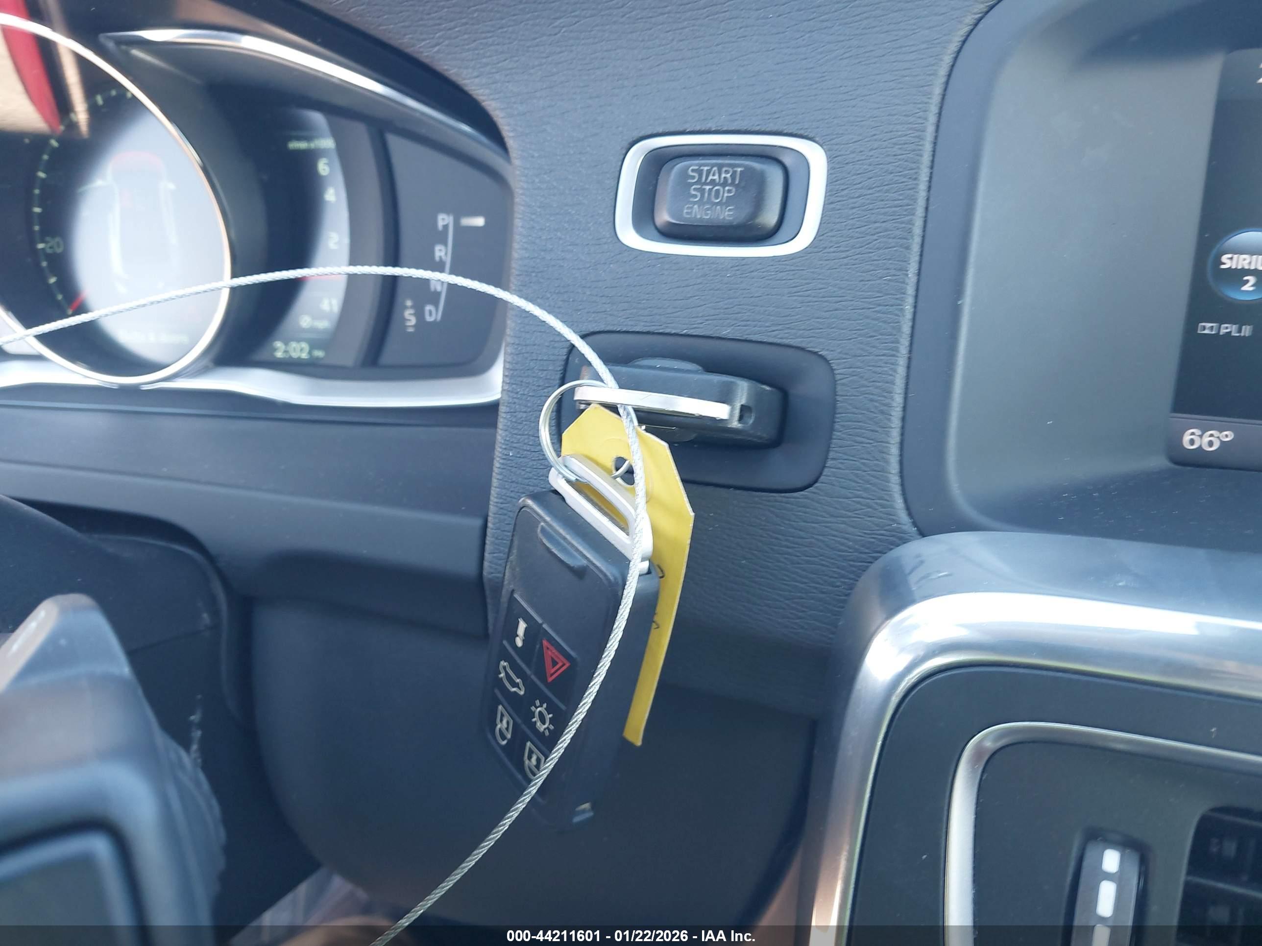 VOLVO S60 image 11