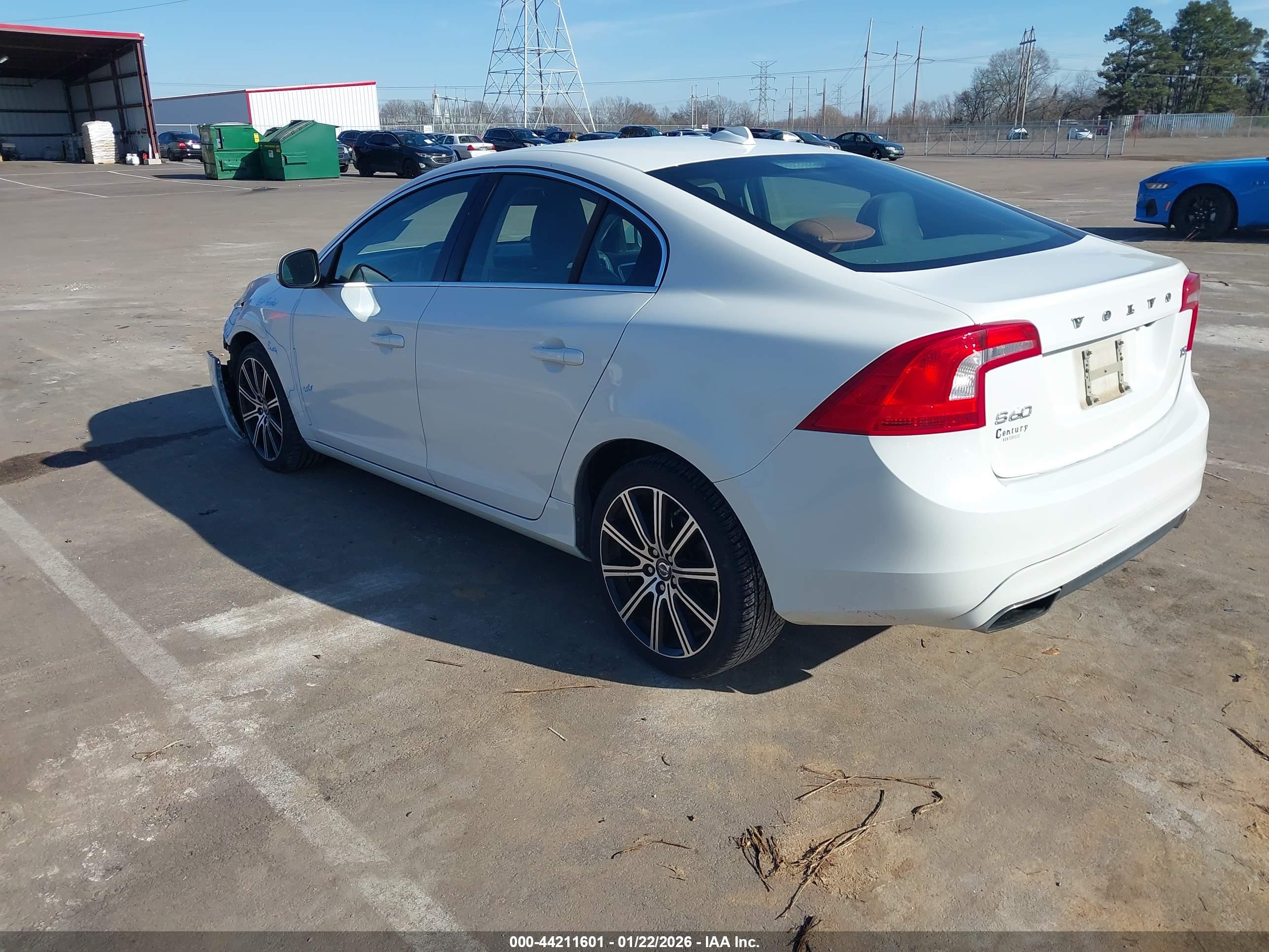 VOLVO S60 image 3