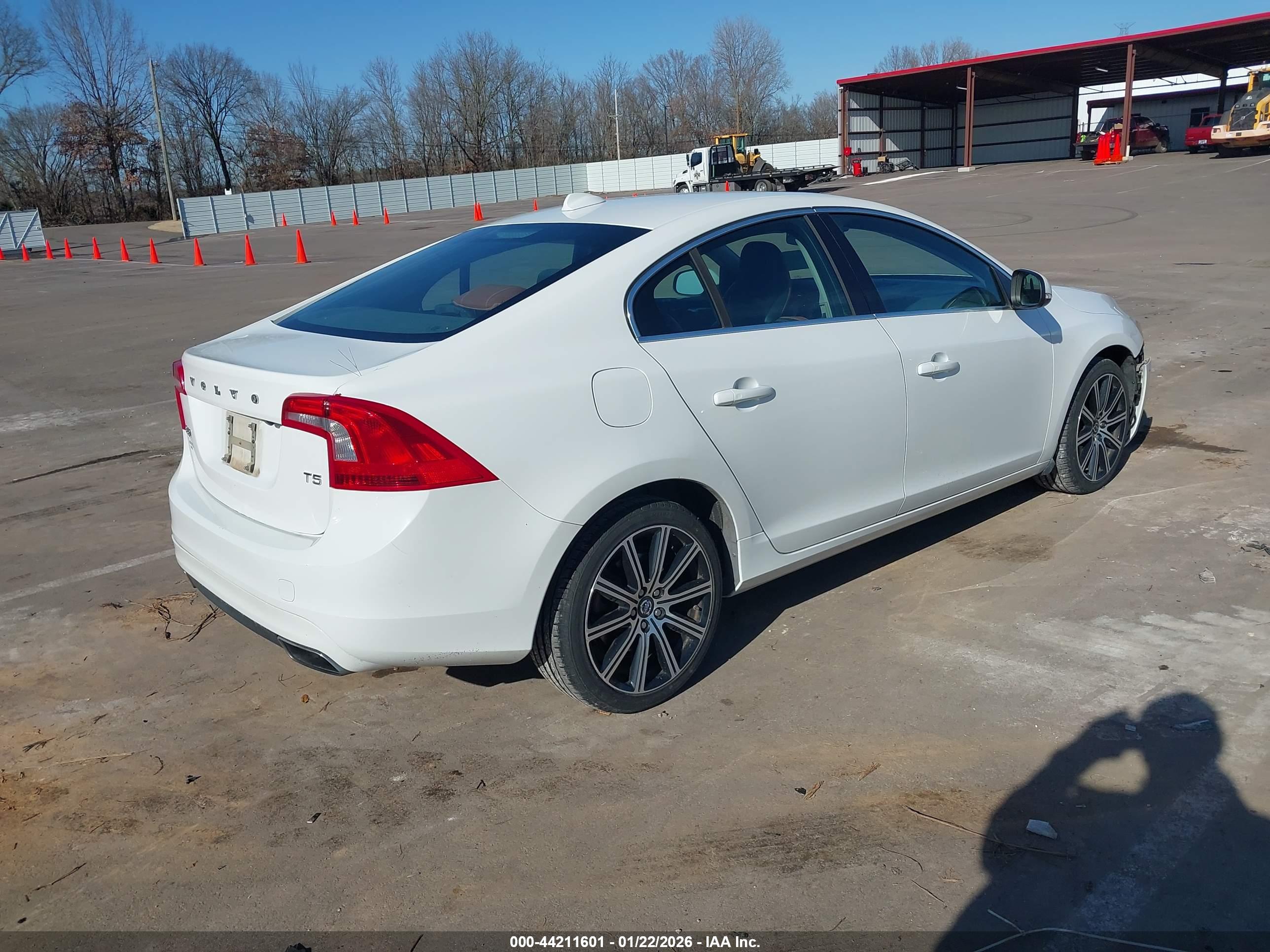VOLVO S60 image 4