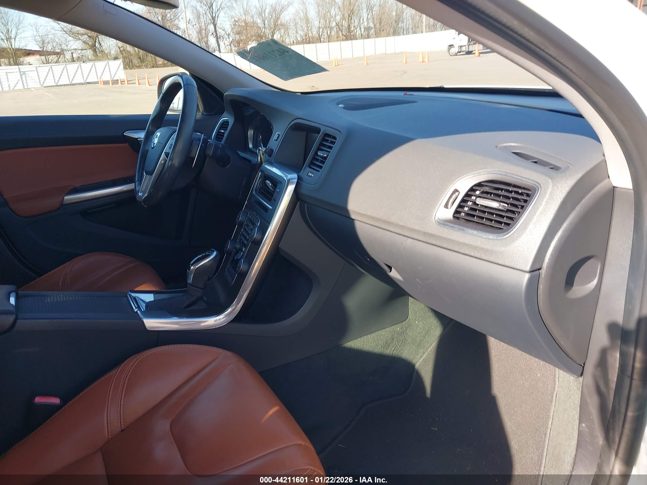 VOLVO S60 image 5