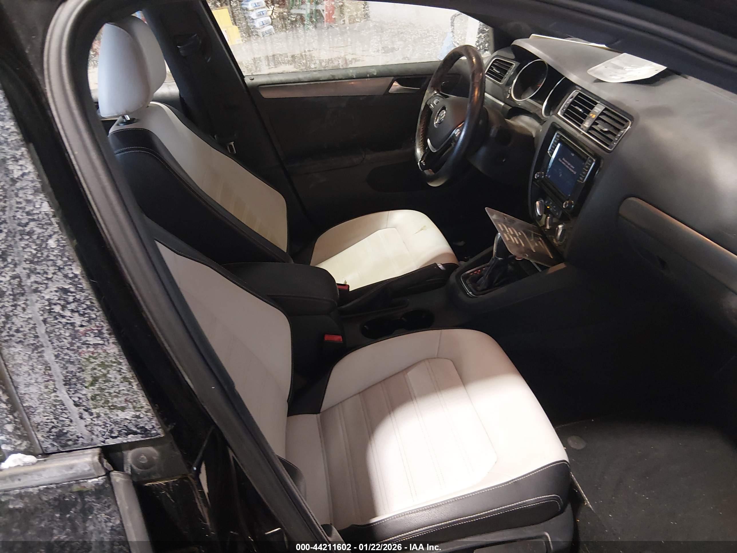 VOLKSWAGEN JETTA image 5