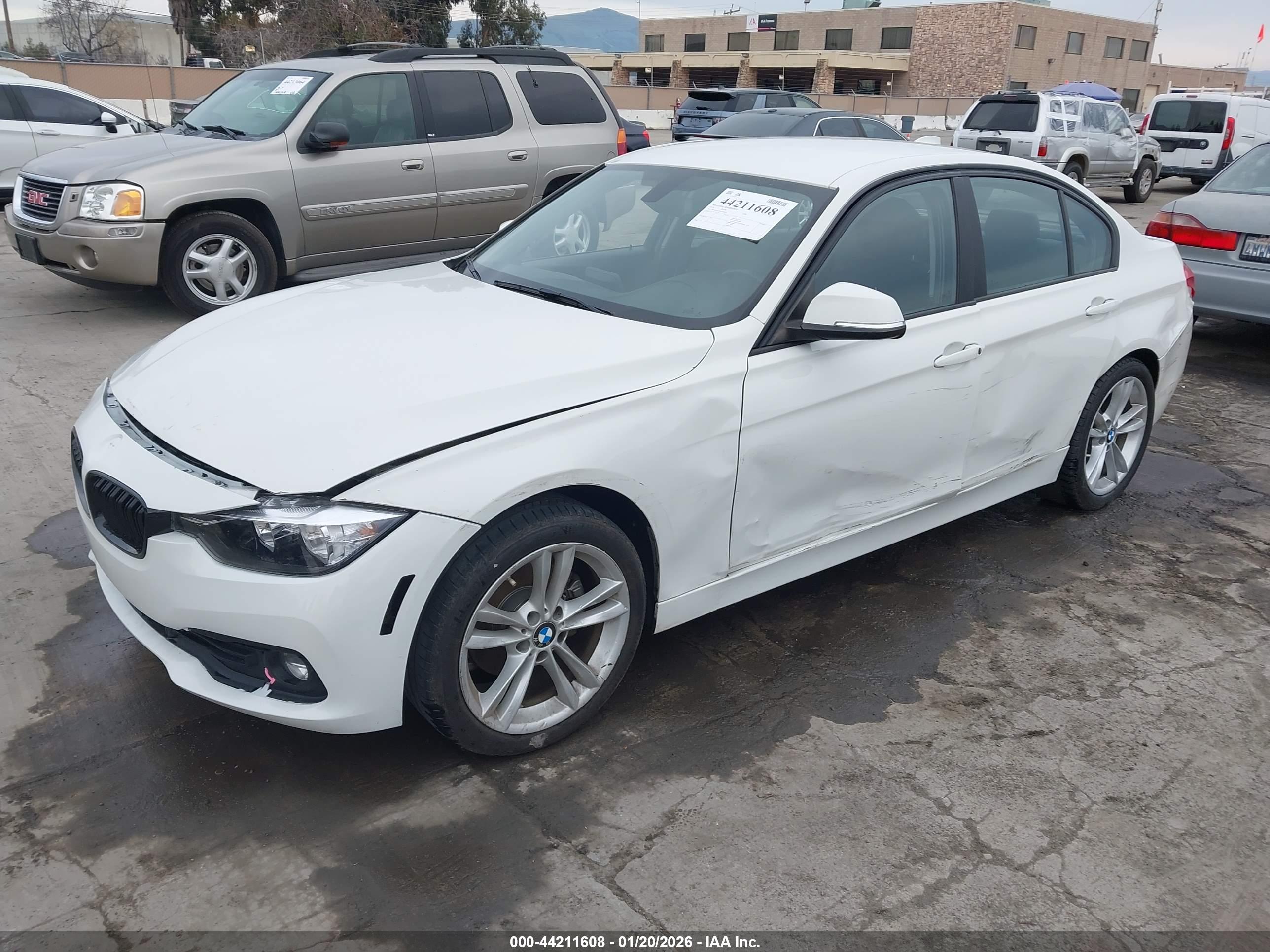 BMW 320I image 2