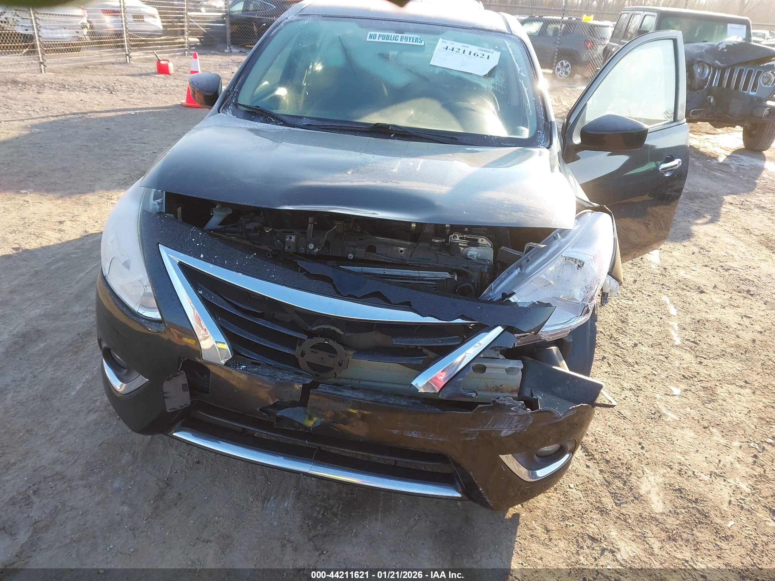 NISSAN VERSA image 6