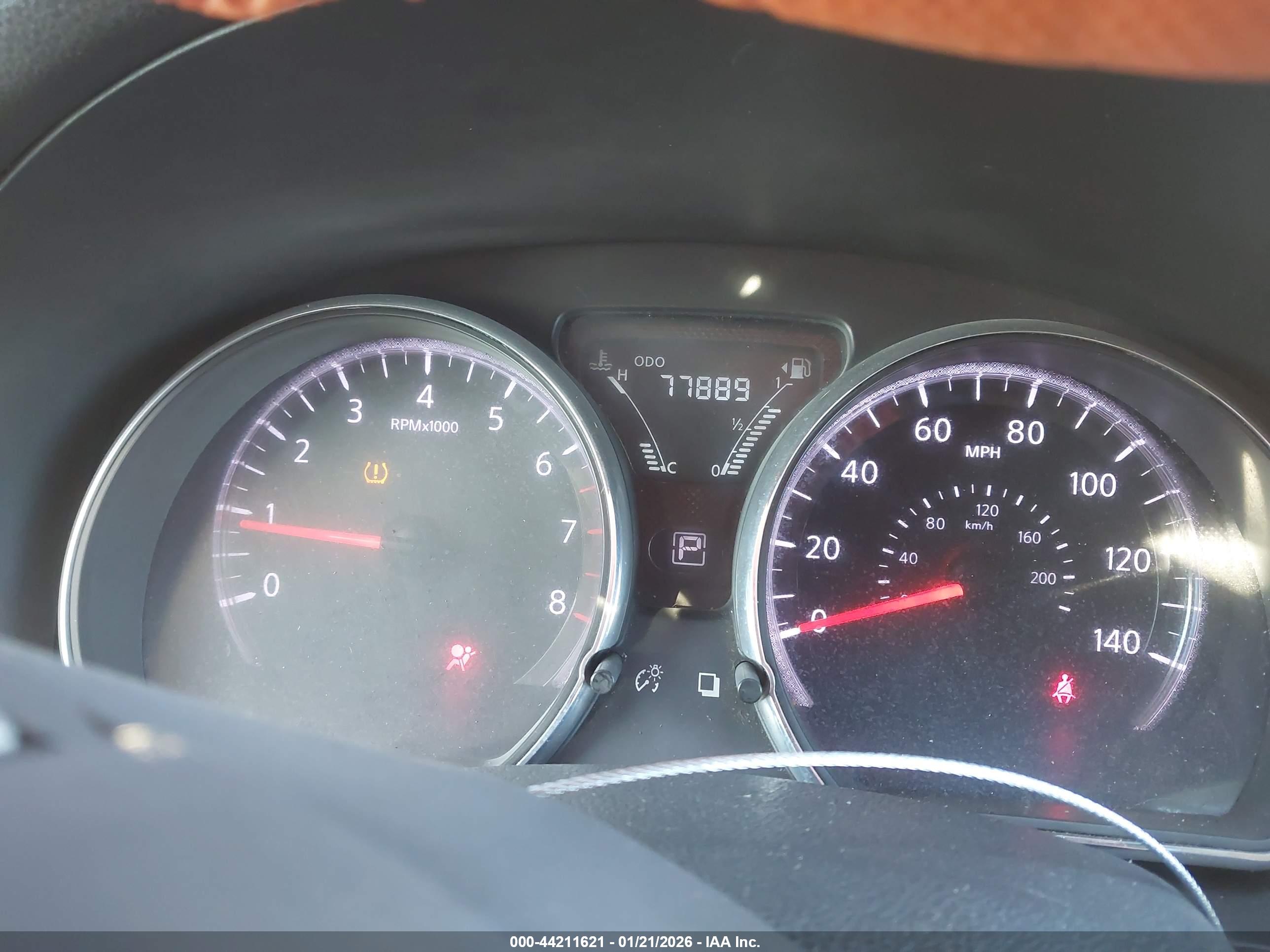 NISSAN VERSA image 7