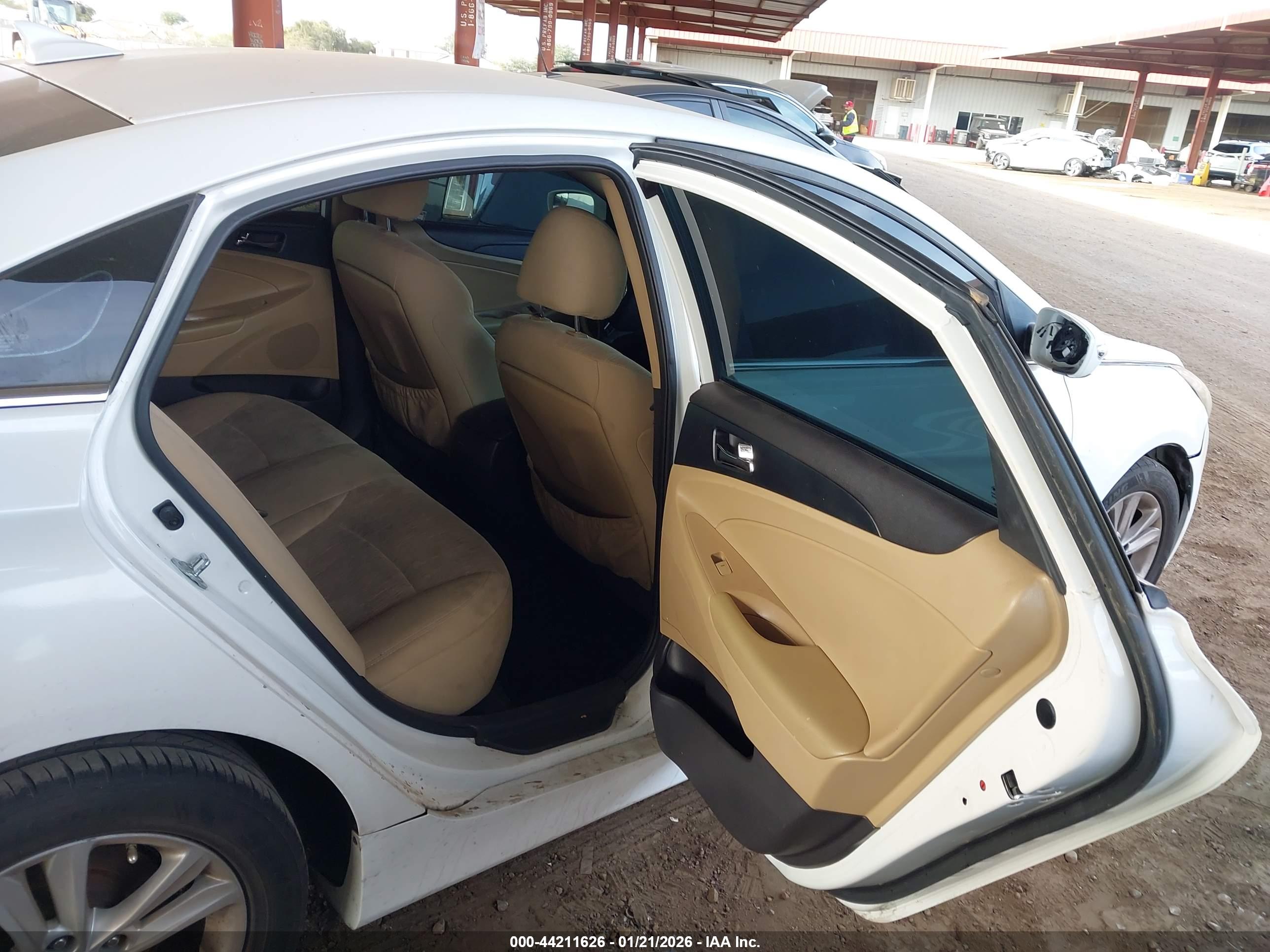 HYUNDAI SONATA image 8