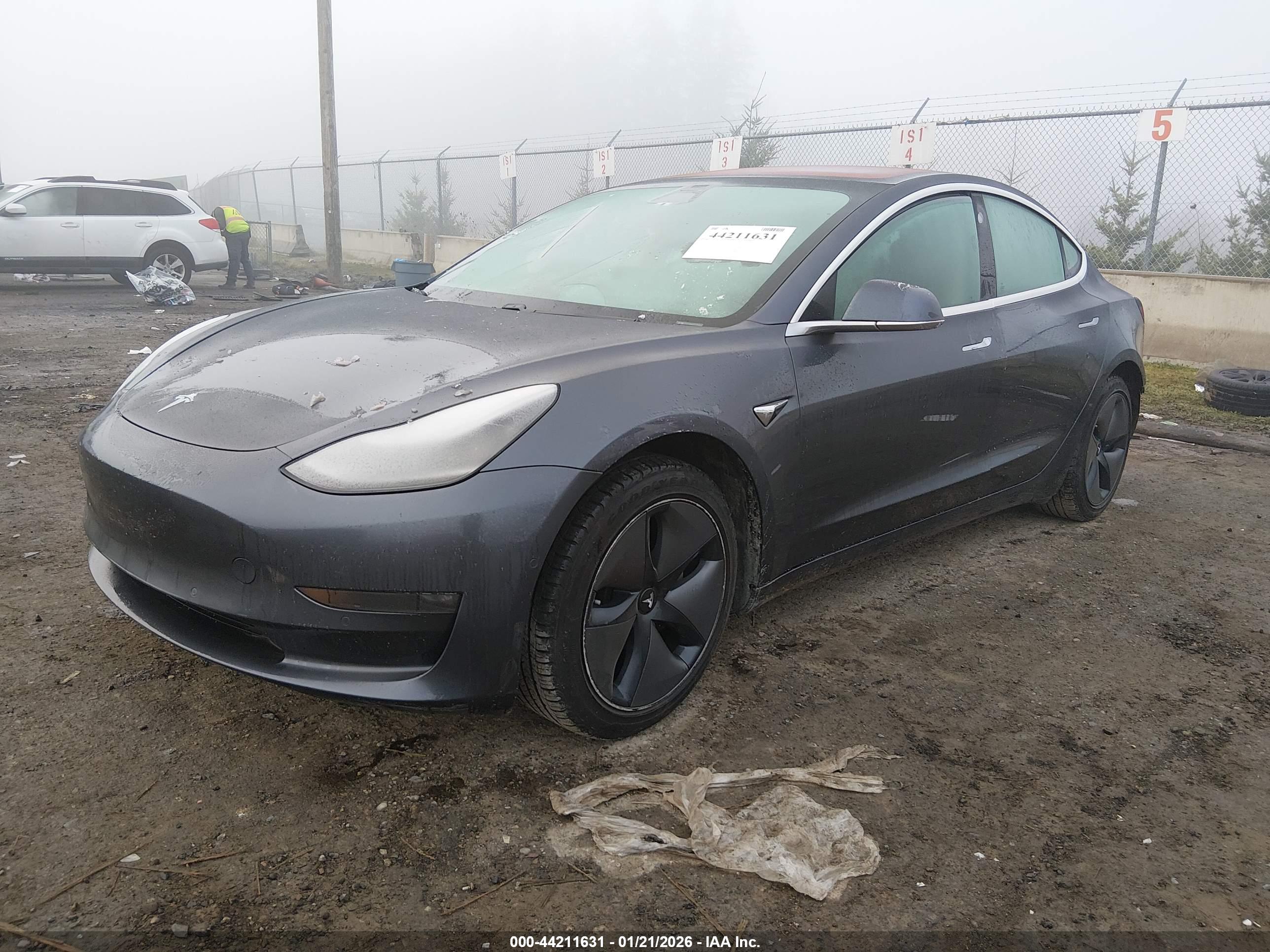 TESLA MODEL image 2