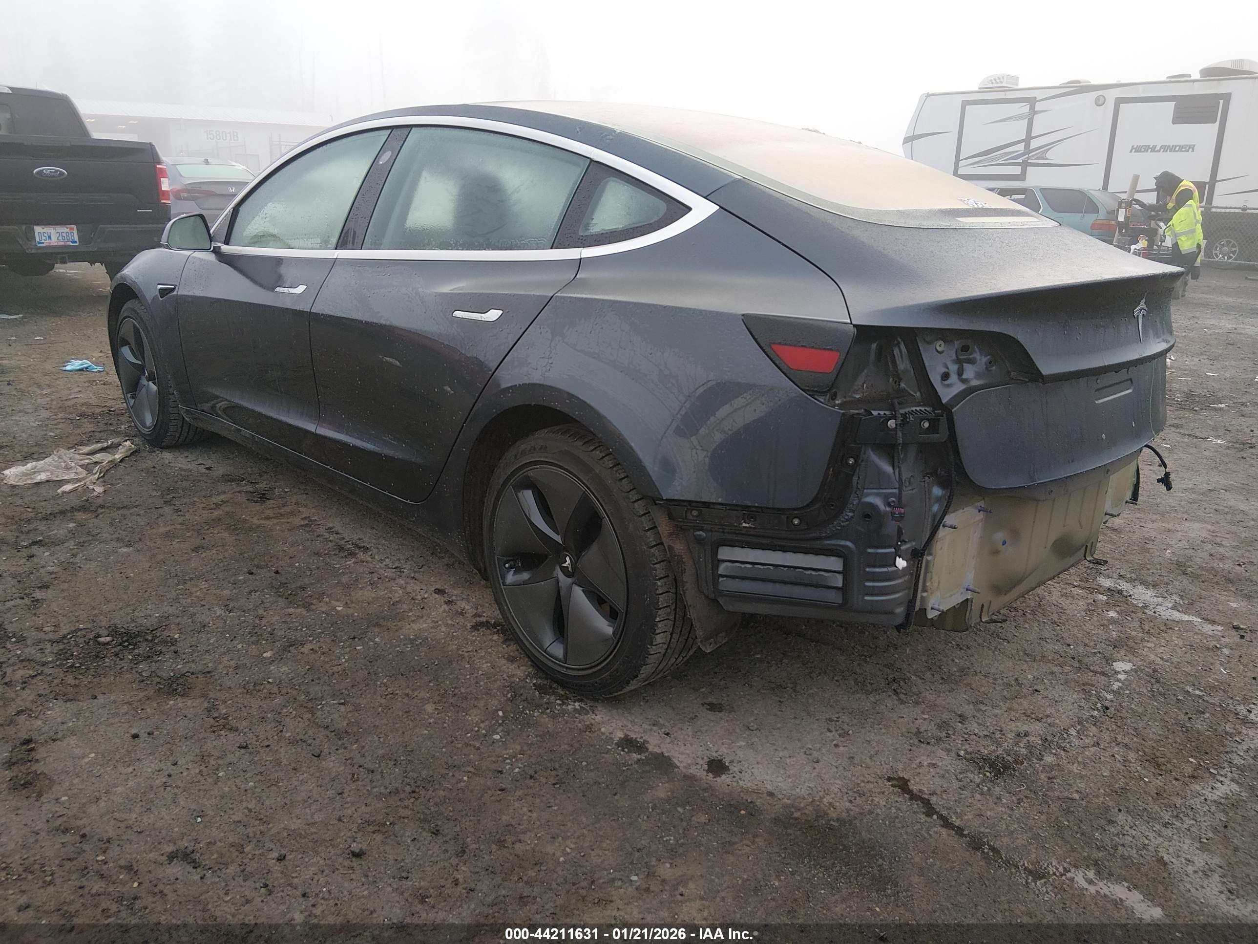 TESLA MODEL image 3