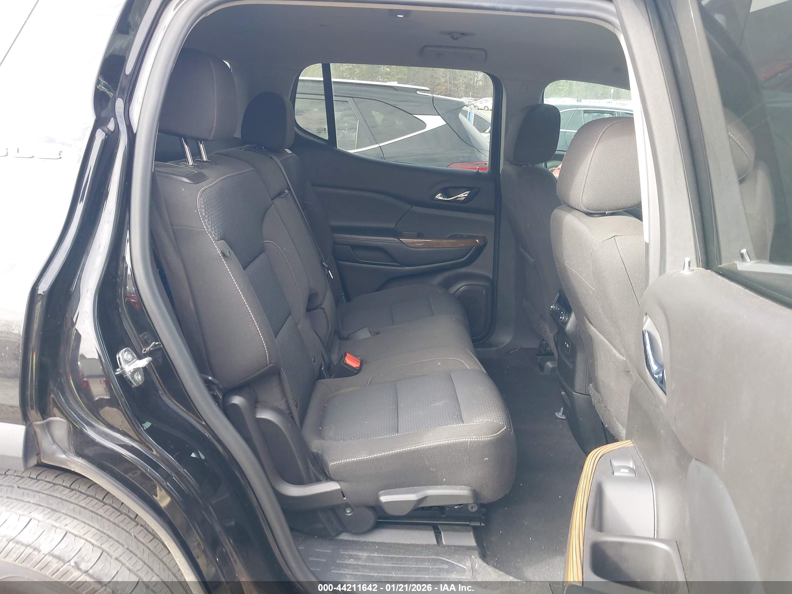 GMC ACADIA image 8