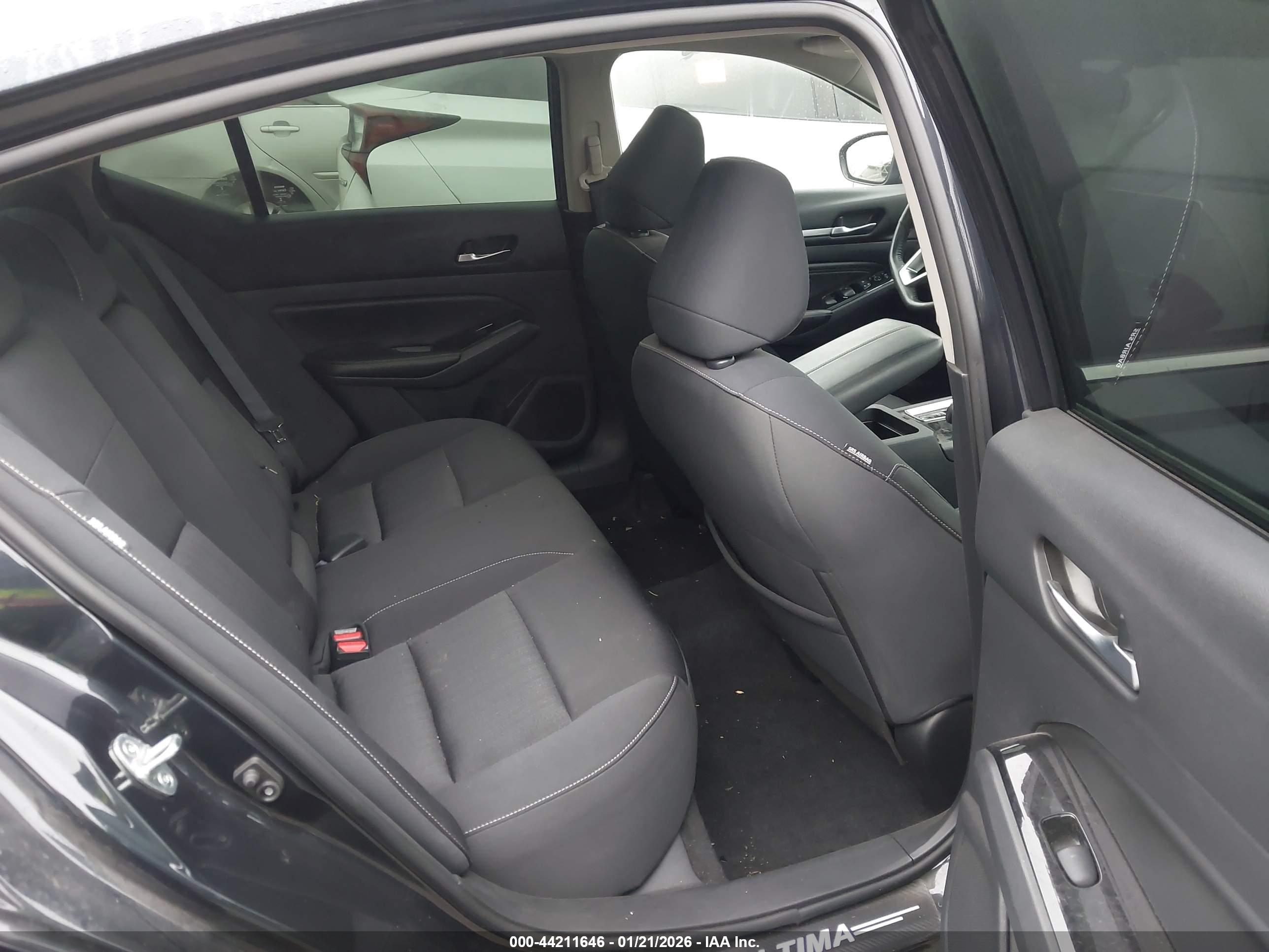 NISSAN ALTIMA image 8