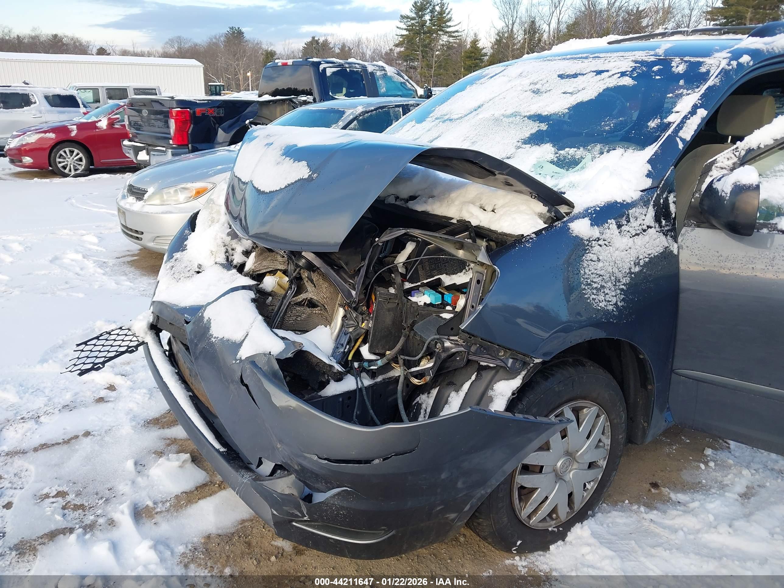 TOYOTA SIENNA image 6