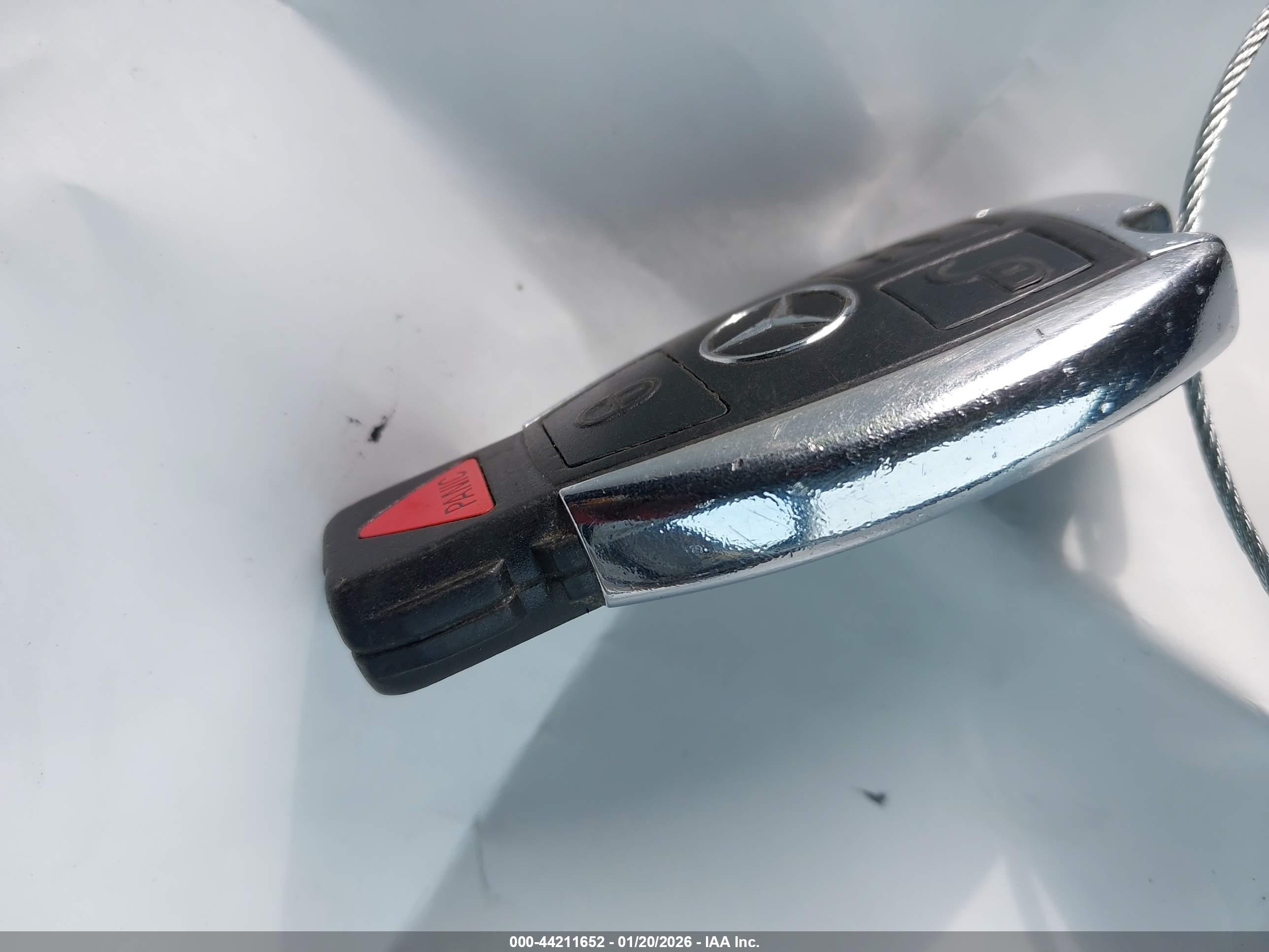 MERCEDES-BENZ E image 11