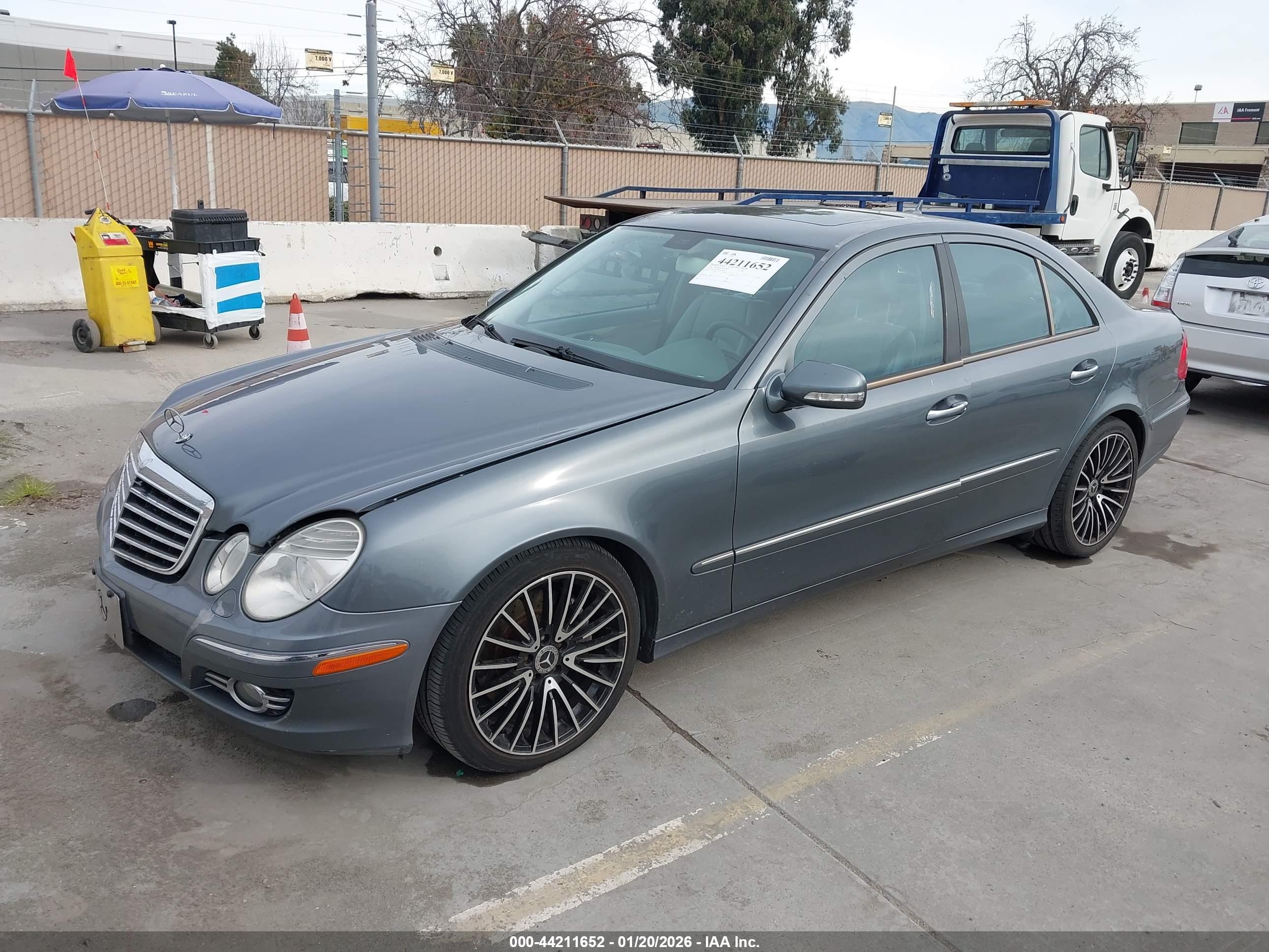 MERCEDES-BENZ E image 2