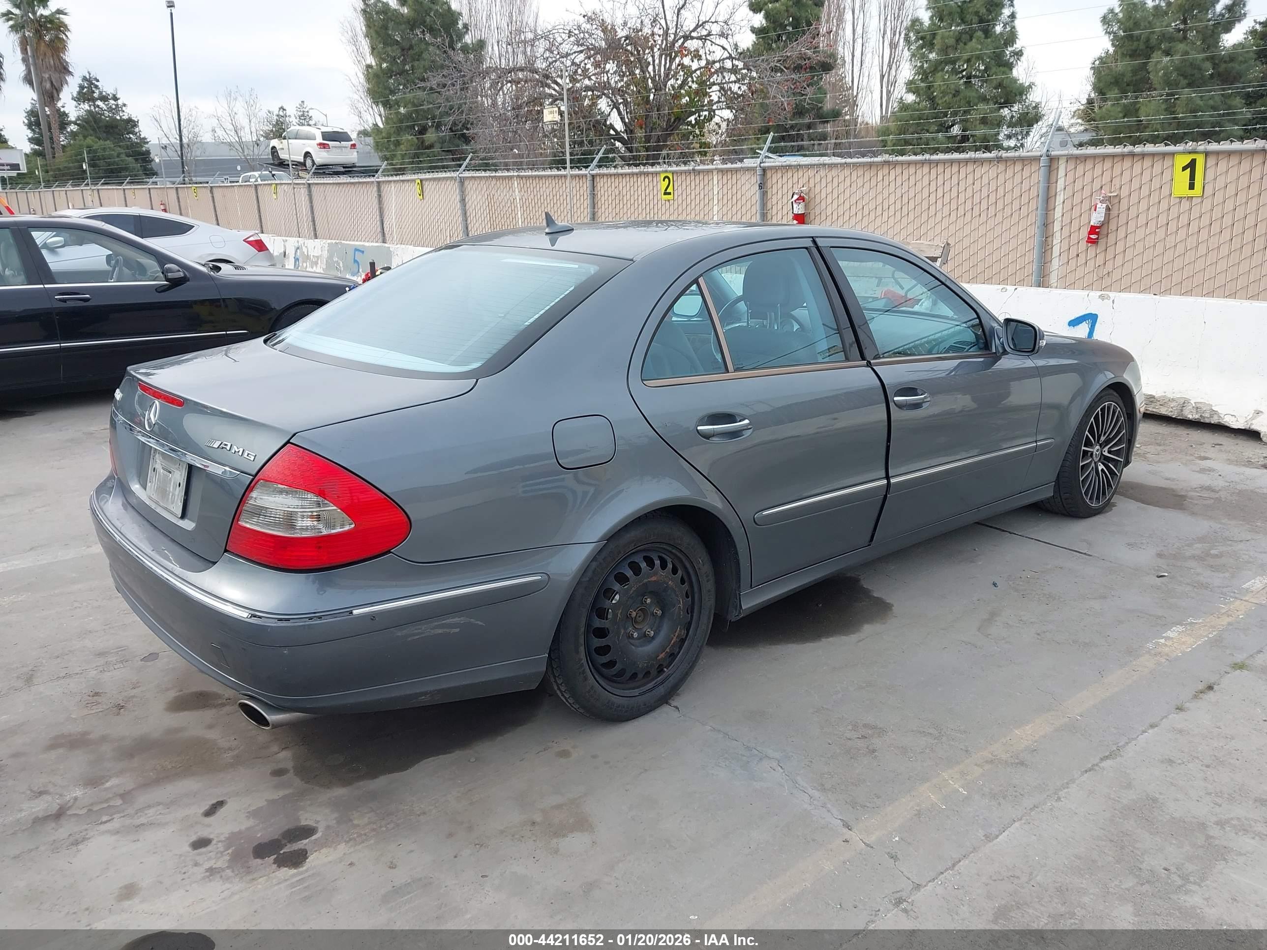 MERCEDES-BENZ E image 4
