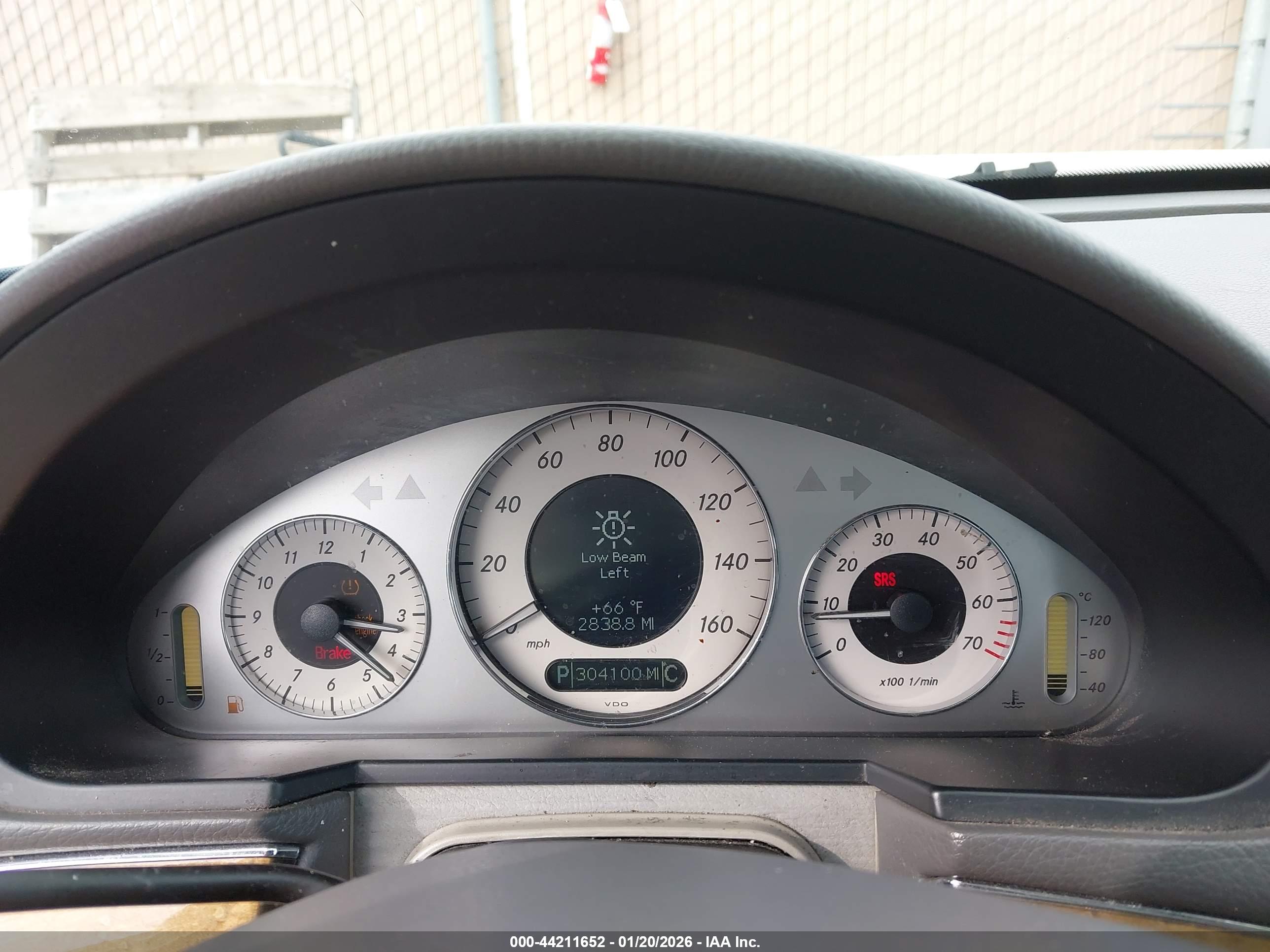 MERCEDES-BENZ E image 7