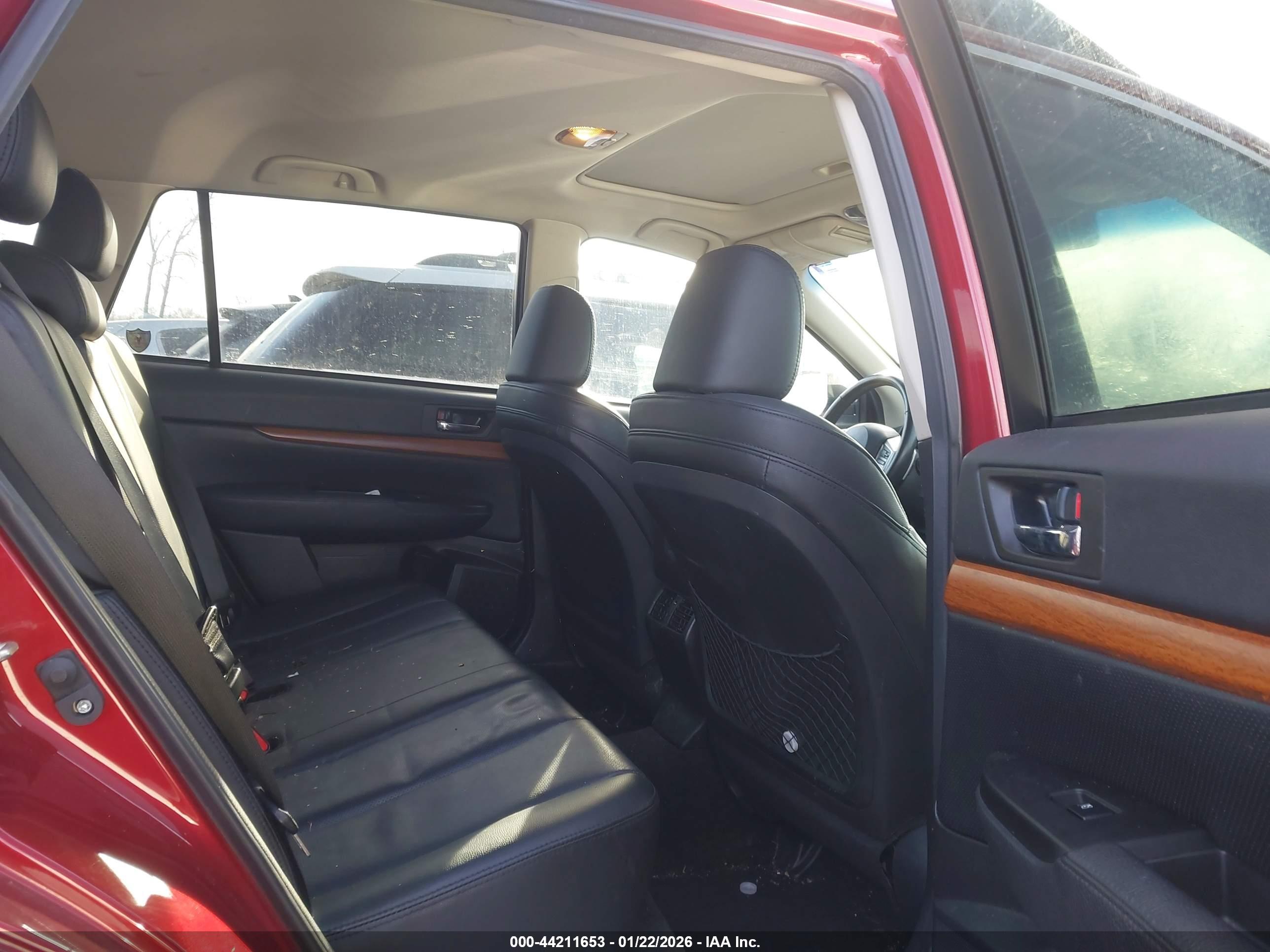 SUBARU OUTBACK image 8