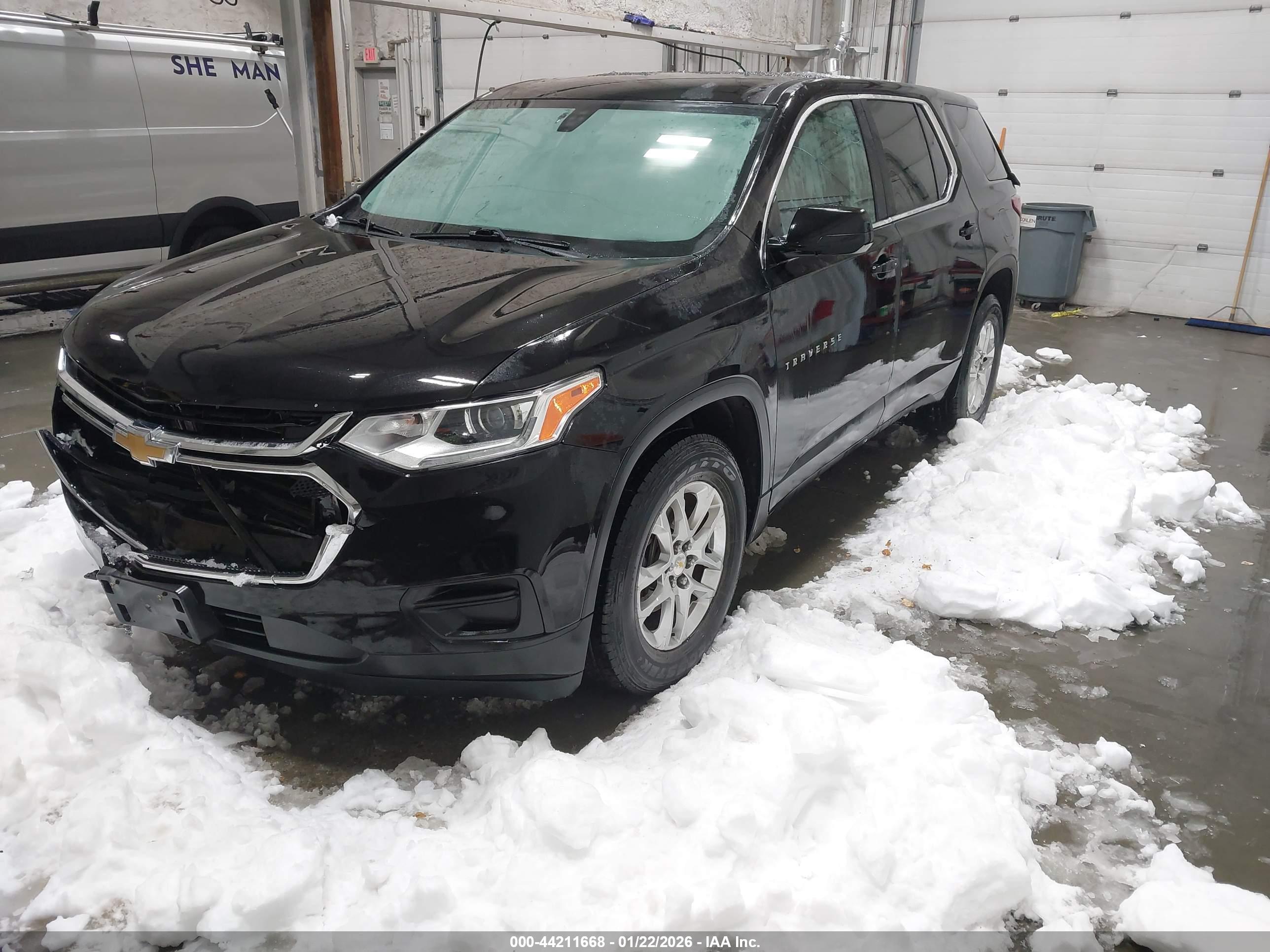 CHEVROLET TRAVERSE image 2