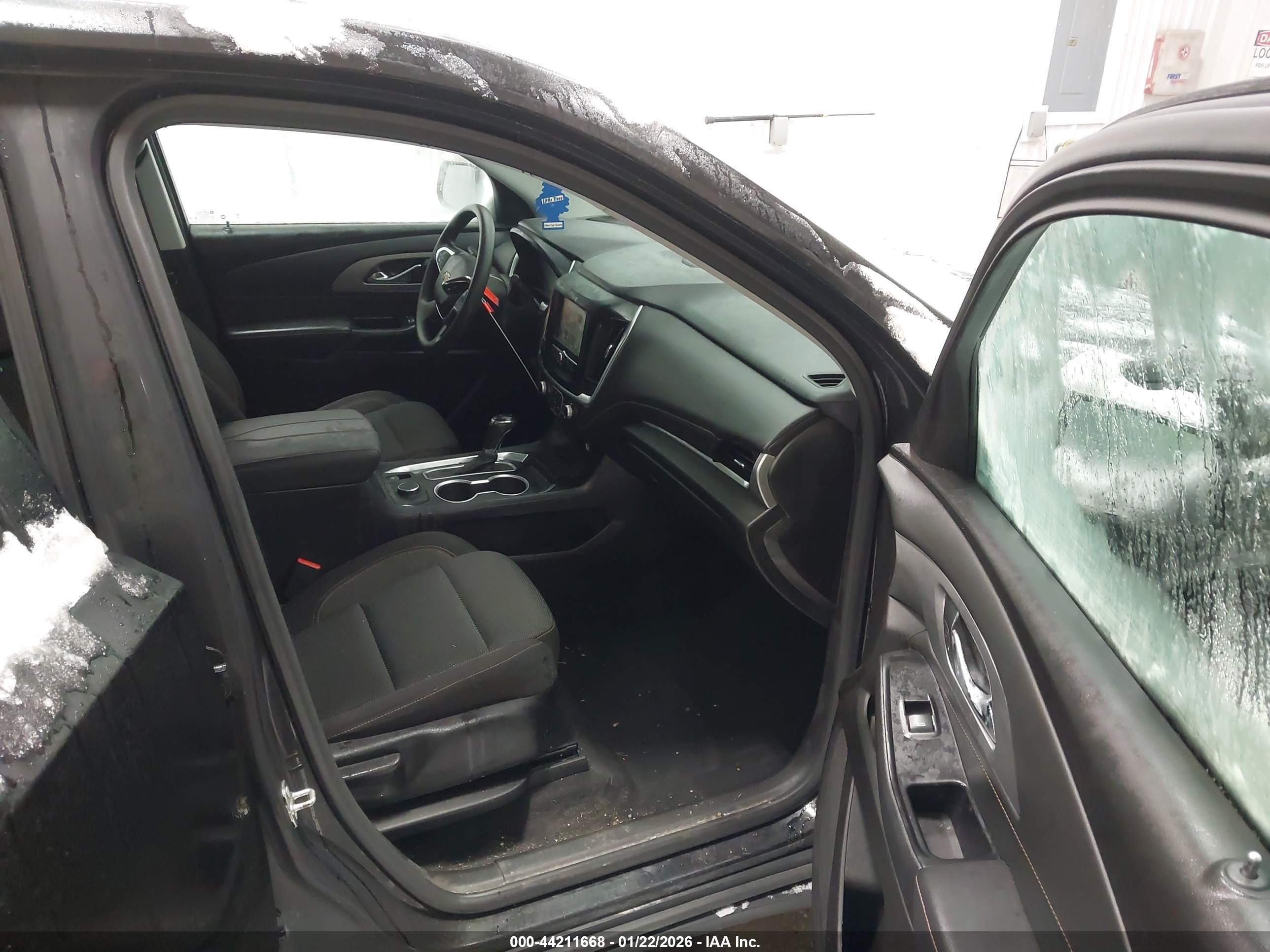 CHEVROLET TRAVERSE image 5