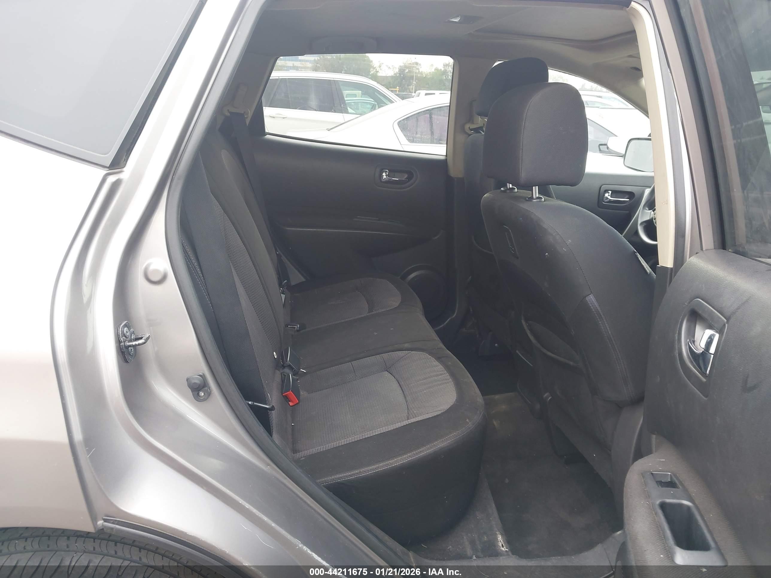 NISSAN ROGUE image 8
