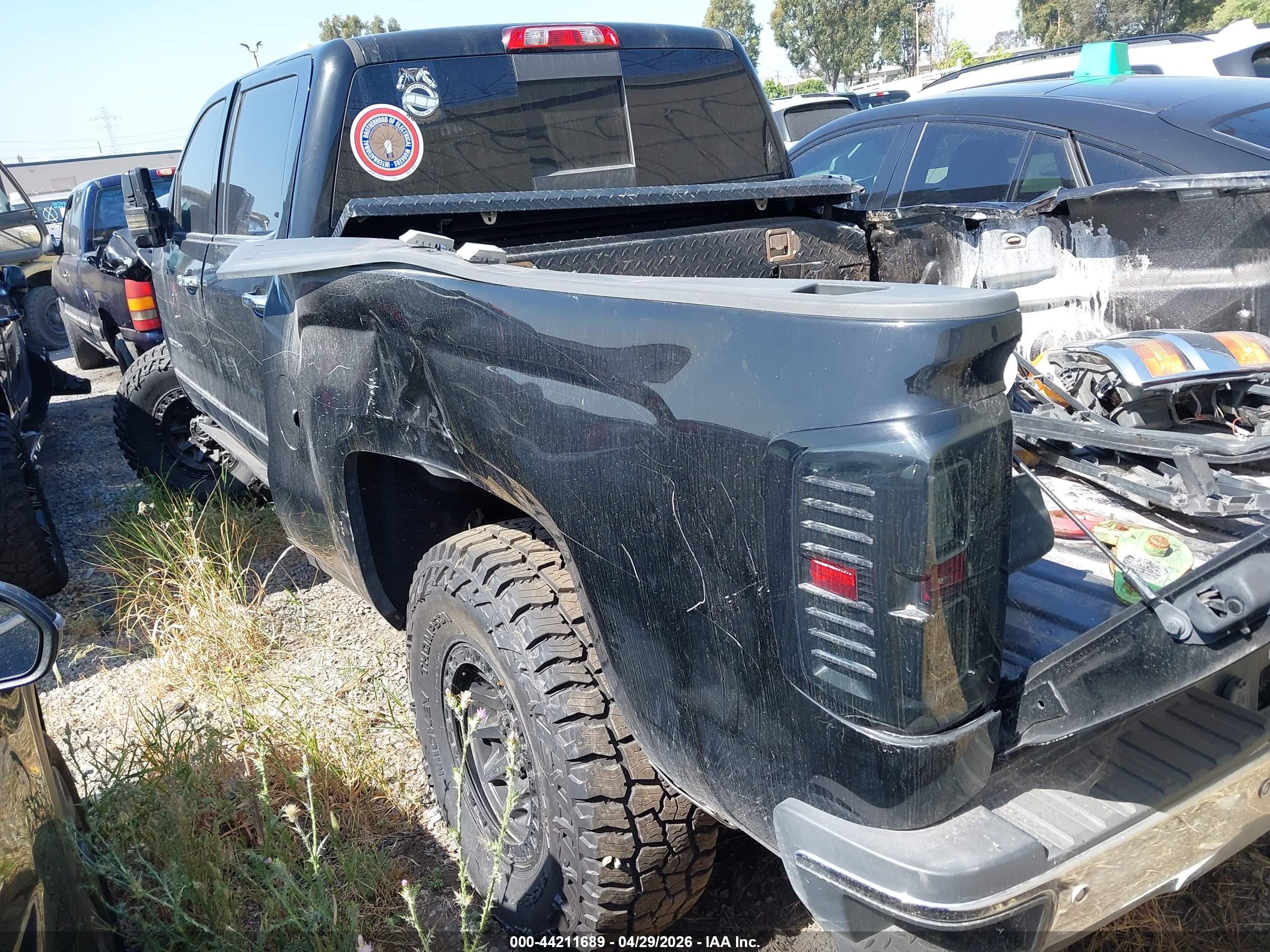CHEVROLET SILVERADO image 3