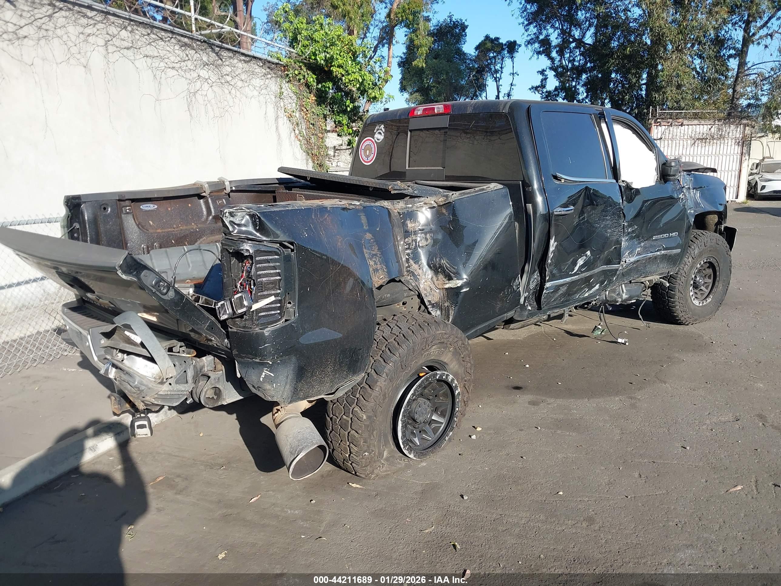 CHEVROLET SILVERADO image 4