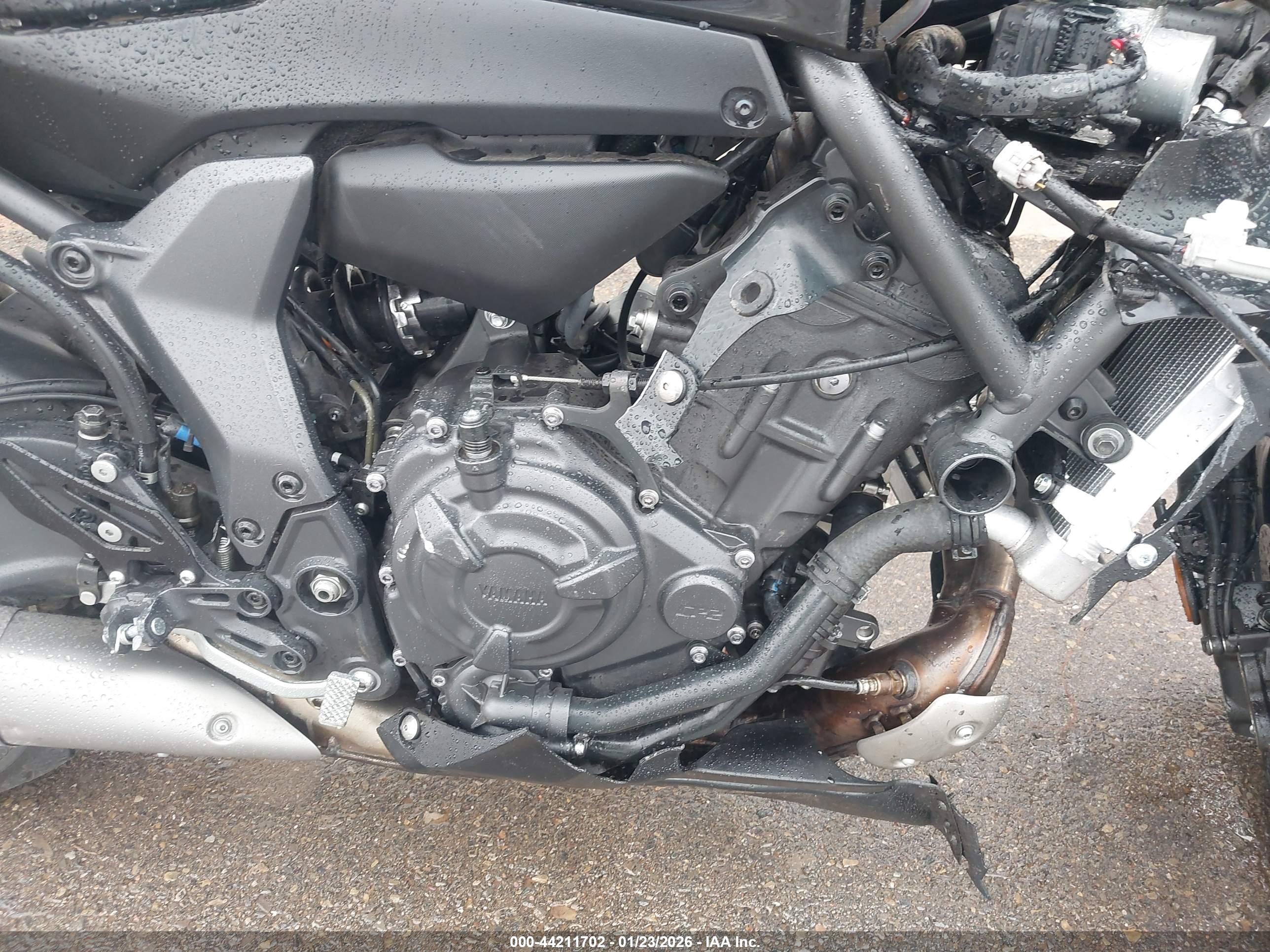 YAMAHA YZFR7 image 8