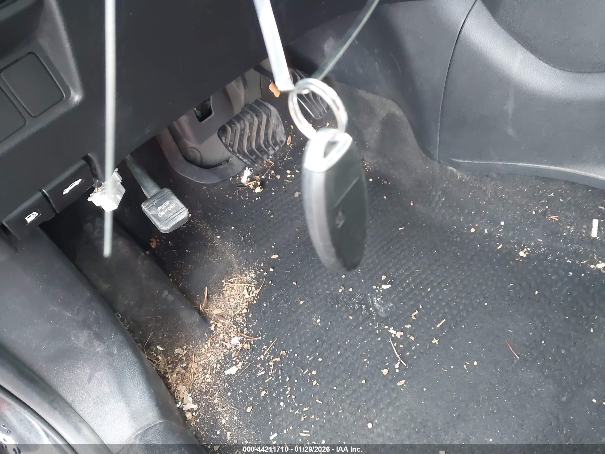 NISSAN ROGUE image 11