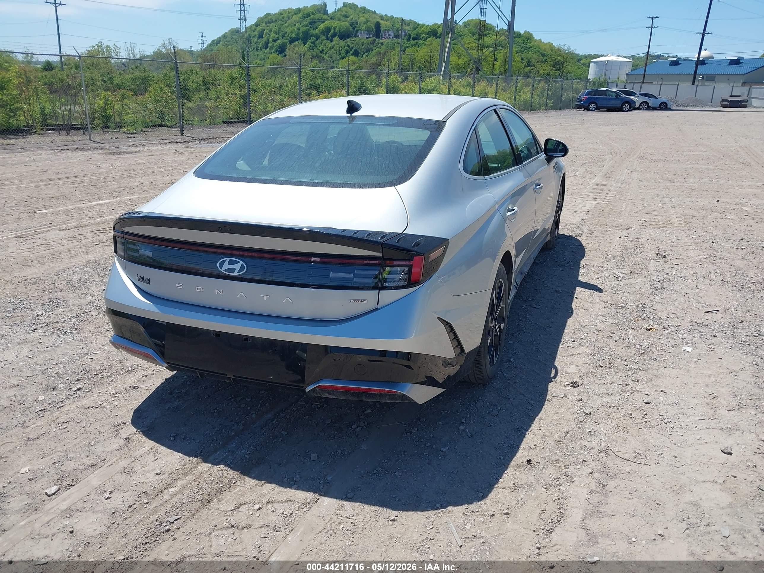 HYUNDAI SONATA image 4