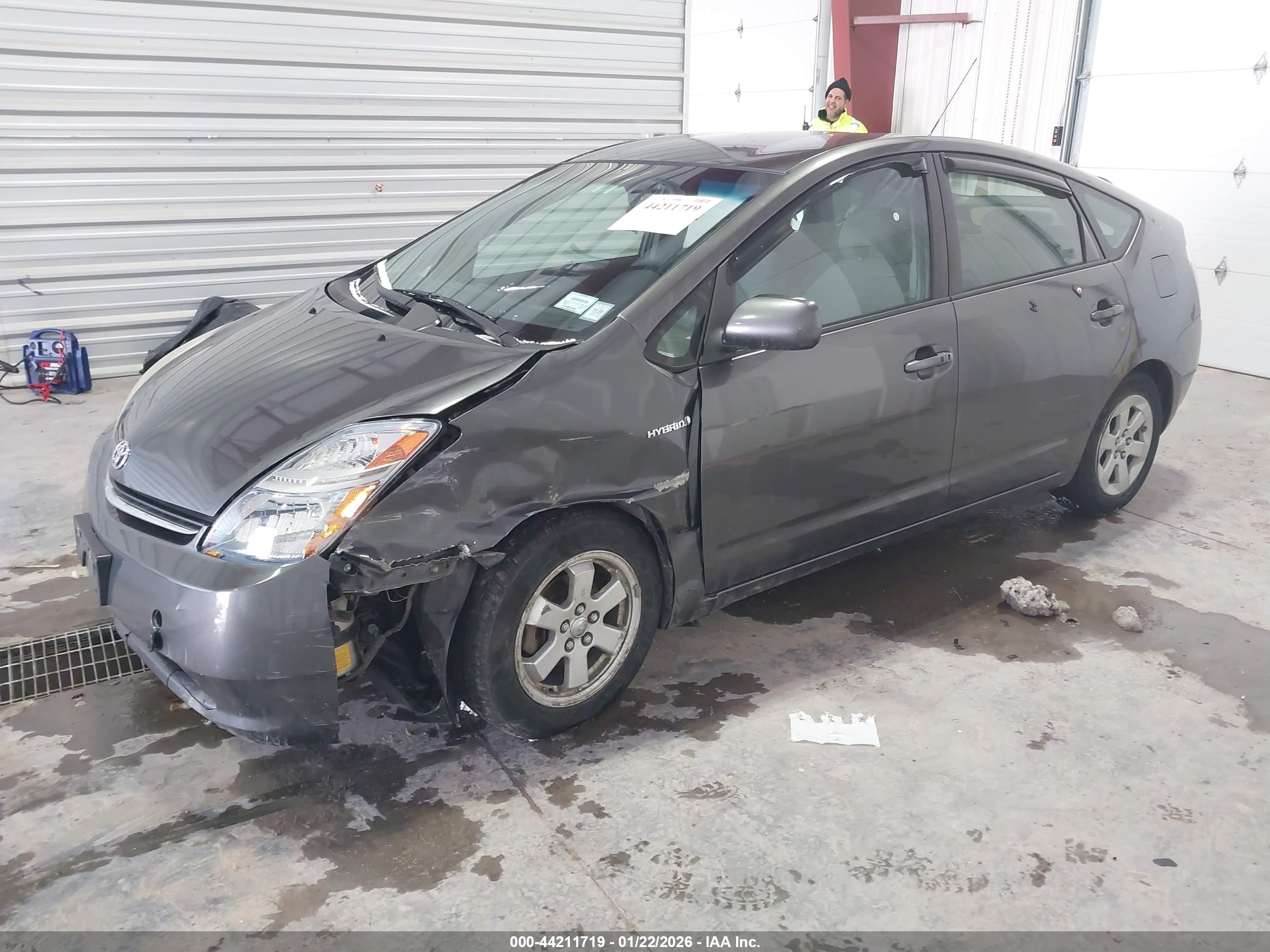 TOYOTA PRIUS image 2